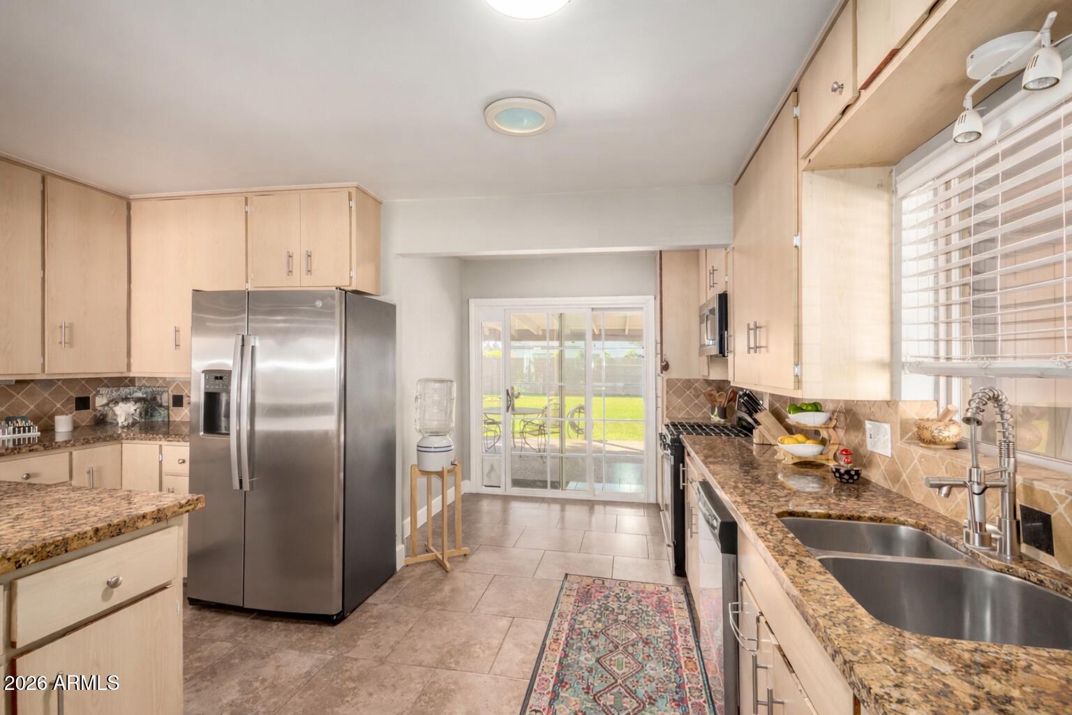 4101 E EDGEMONT Avenue