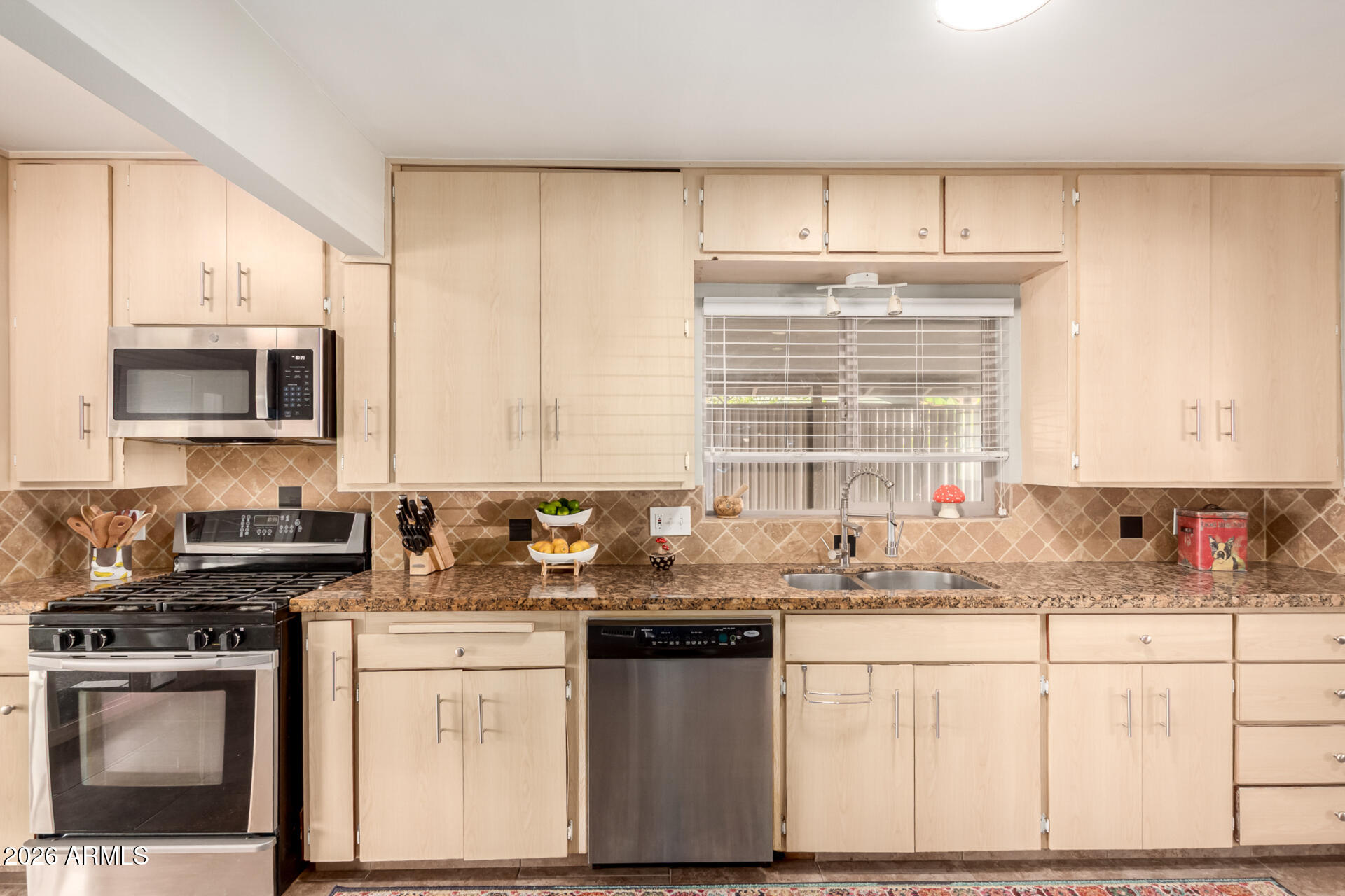 4101 E EDGEMONT Avenue