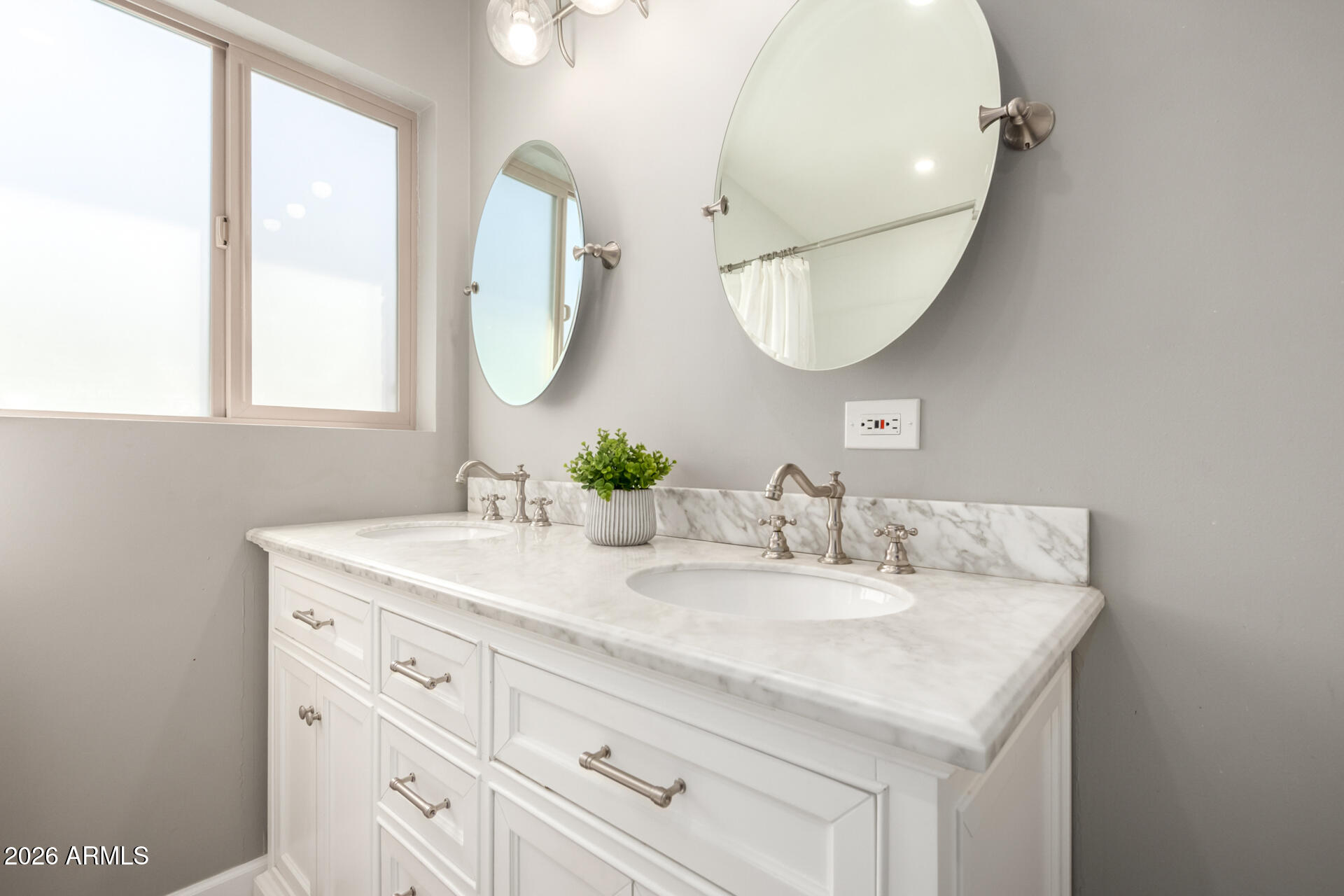 4101 E EDGEMONT Avenue