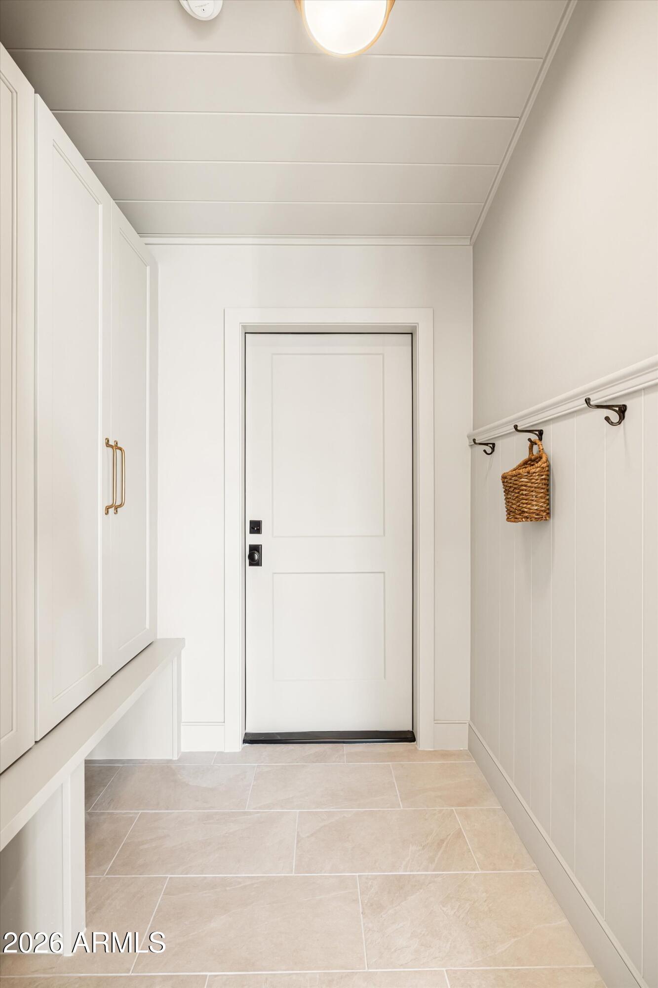 4835 E INDIANOLA Avenue