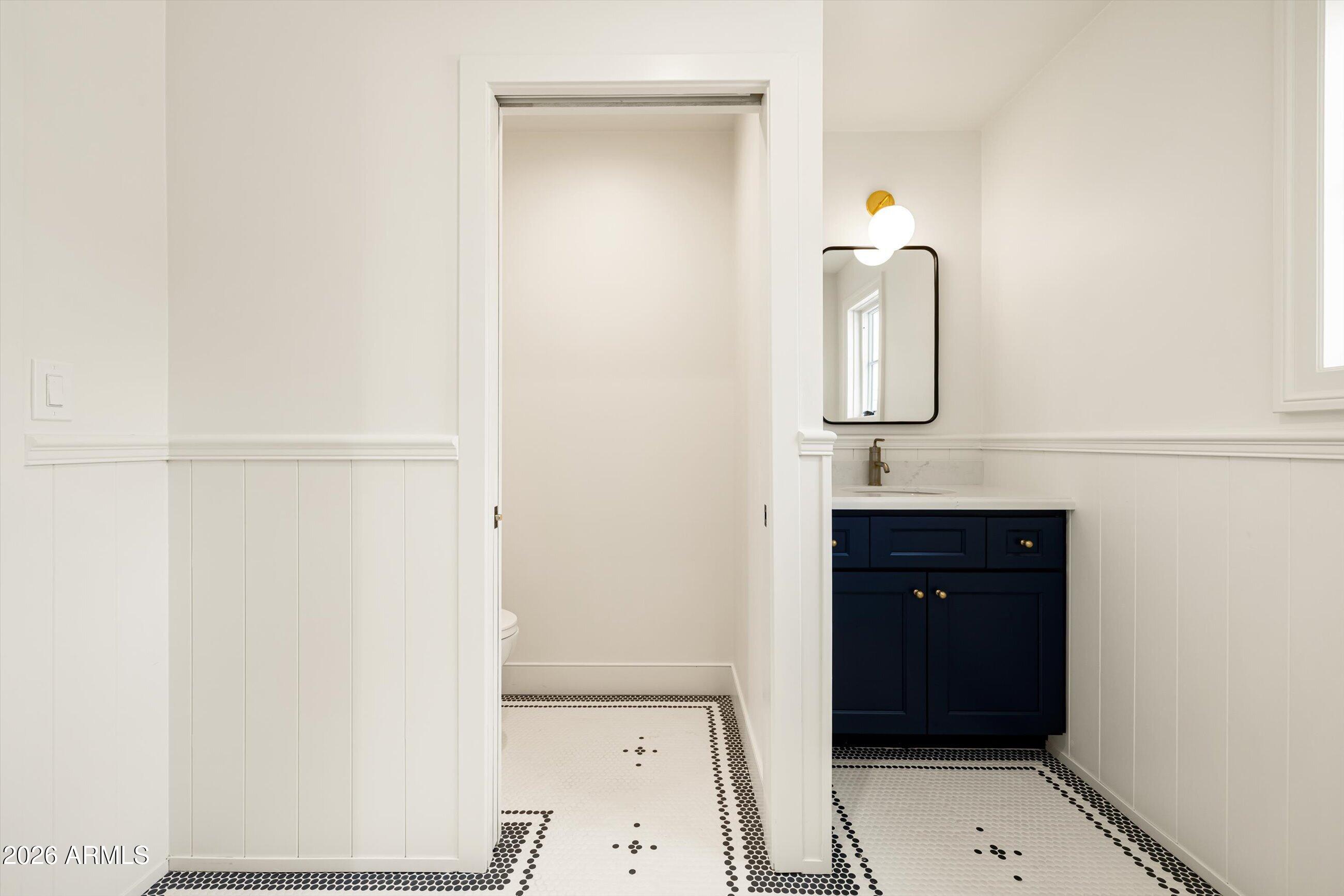 4835 E INDIANOLA Avenue