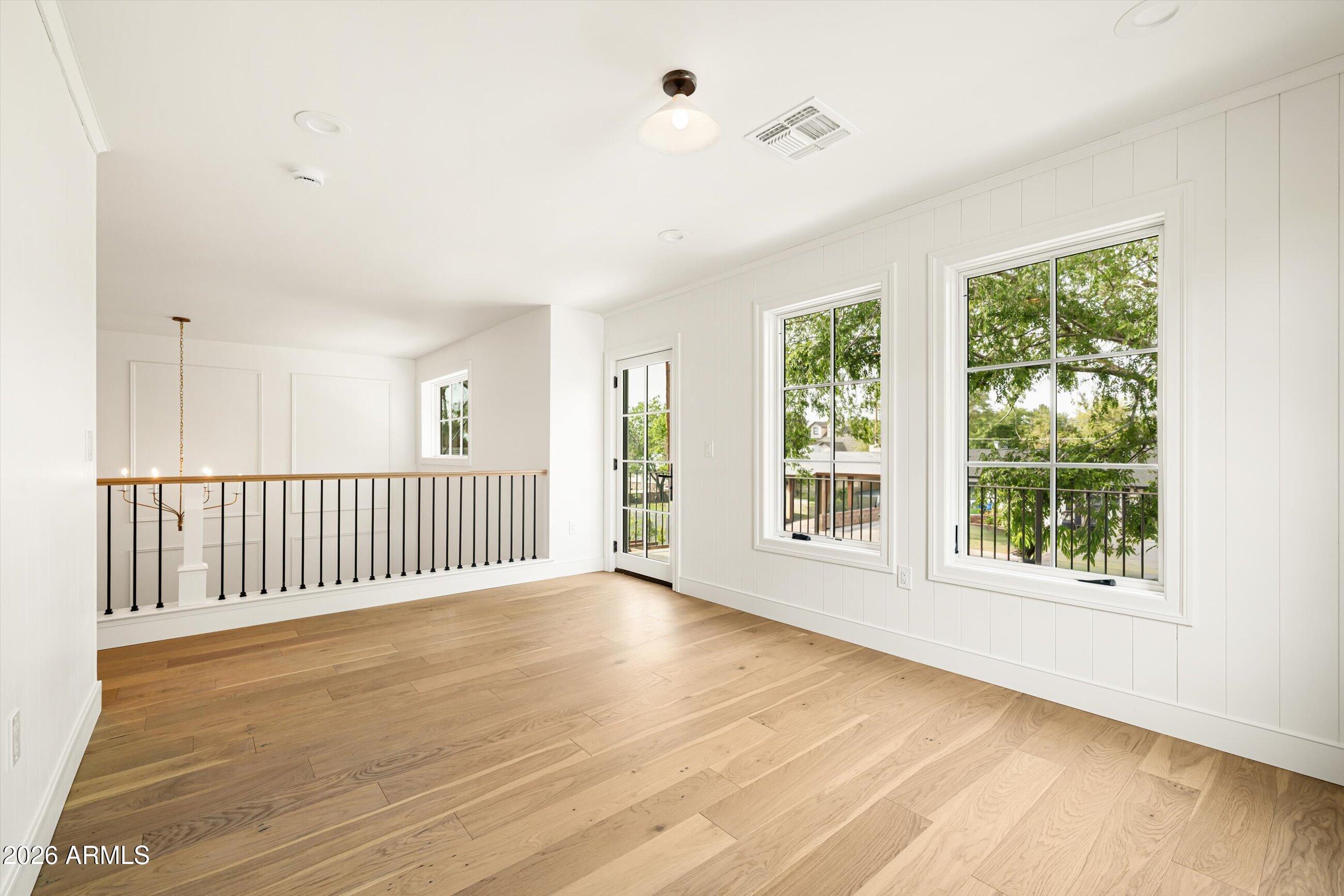 4835 E INDIANOLA Avenue