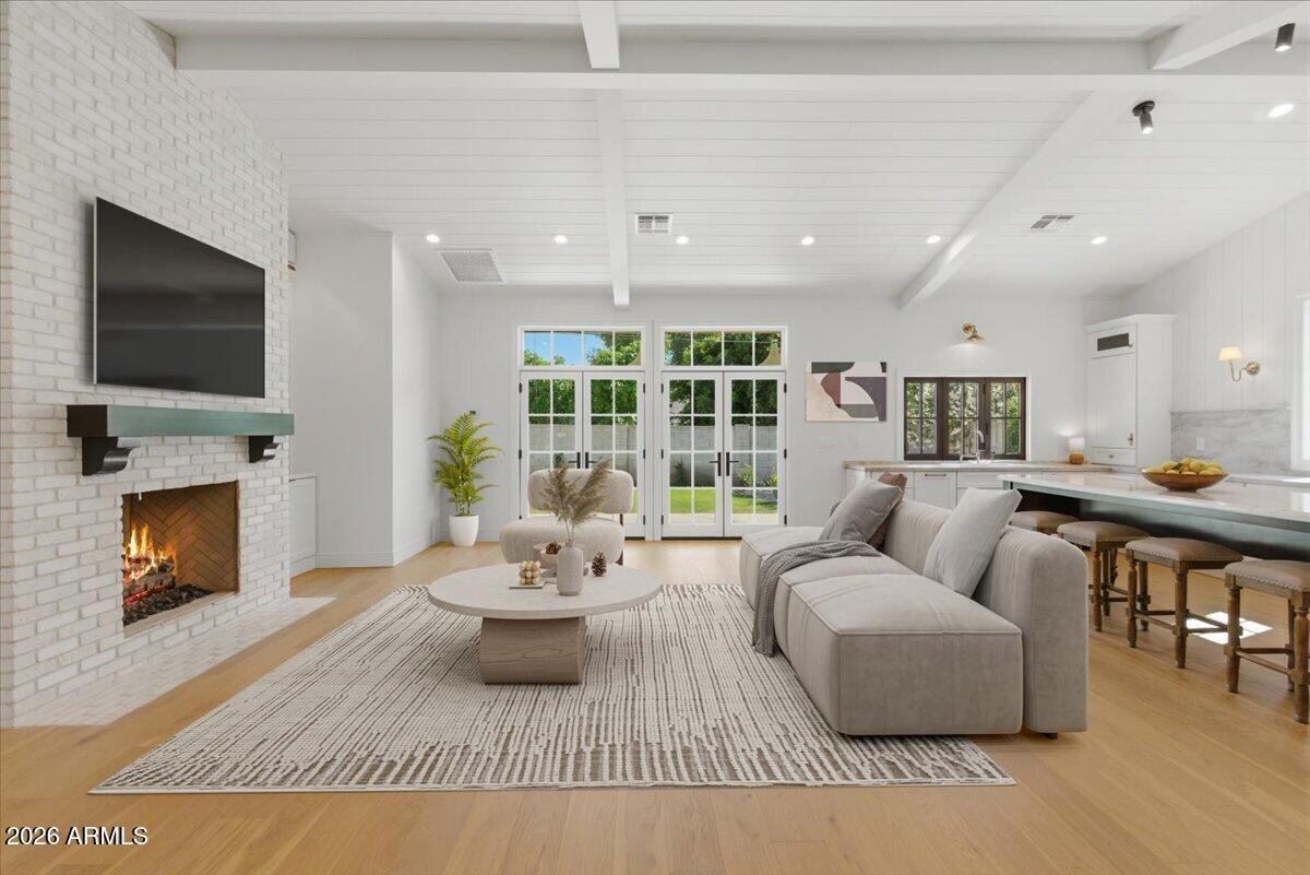 4835 E INDIANOLA Avenue