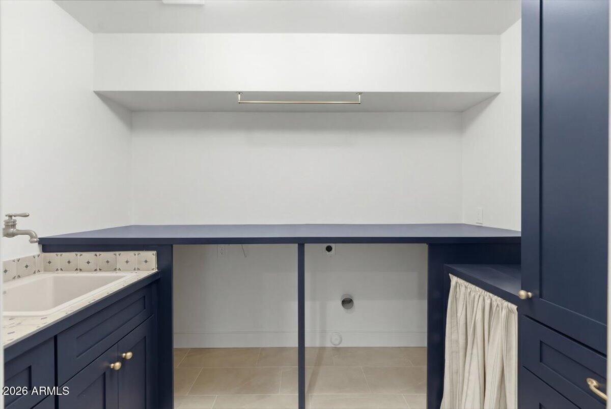 4835 E INDIANOLA Avenue