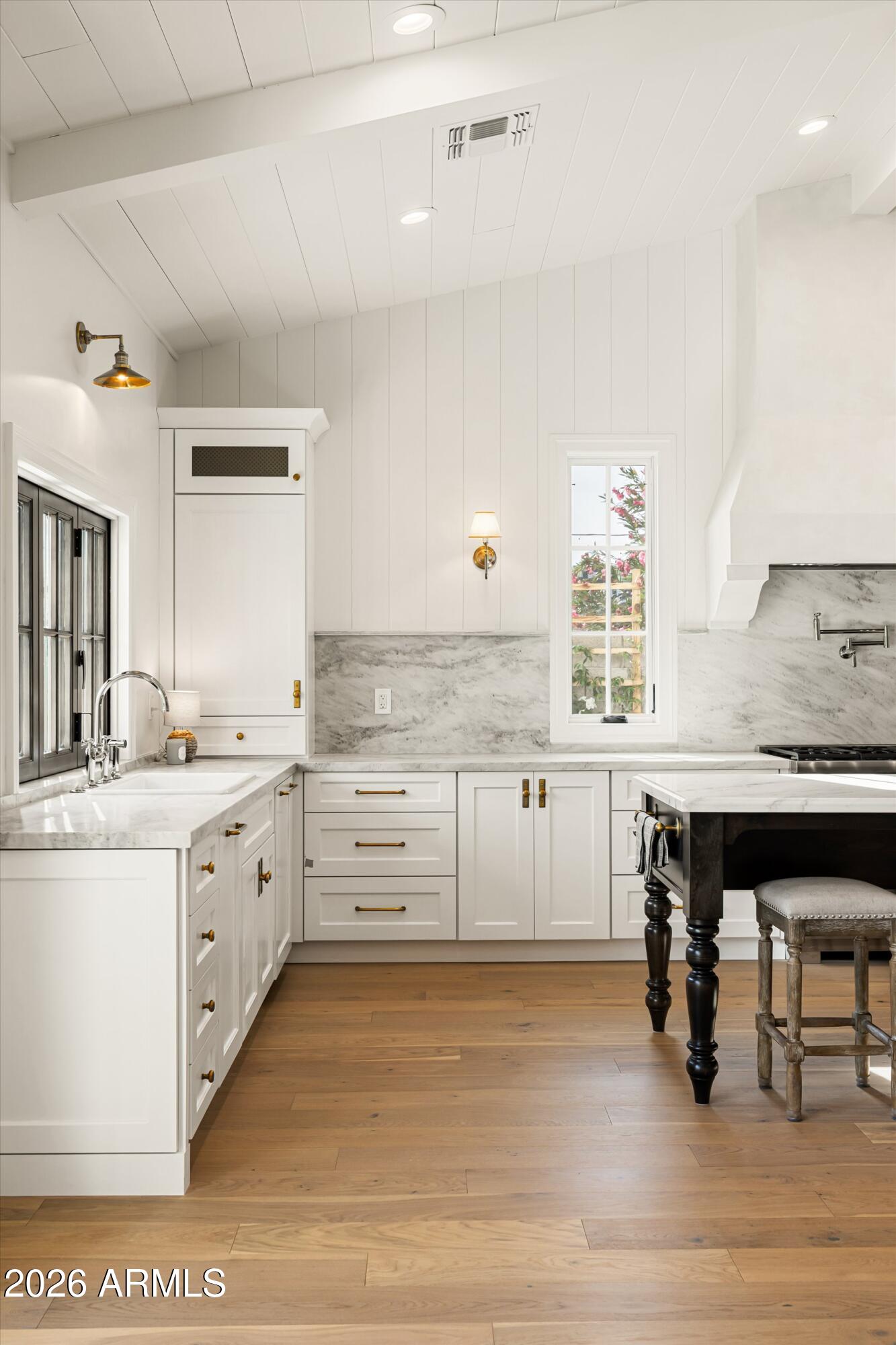 4835 E INDIANOLA Avenue