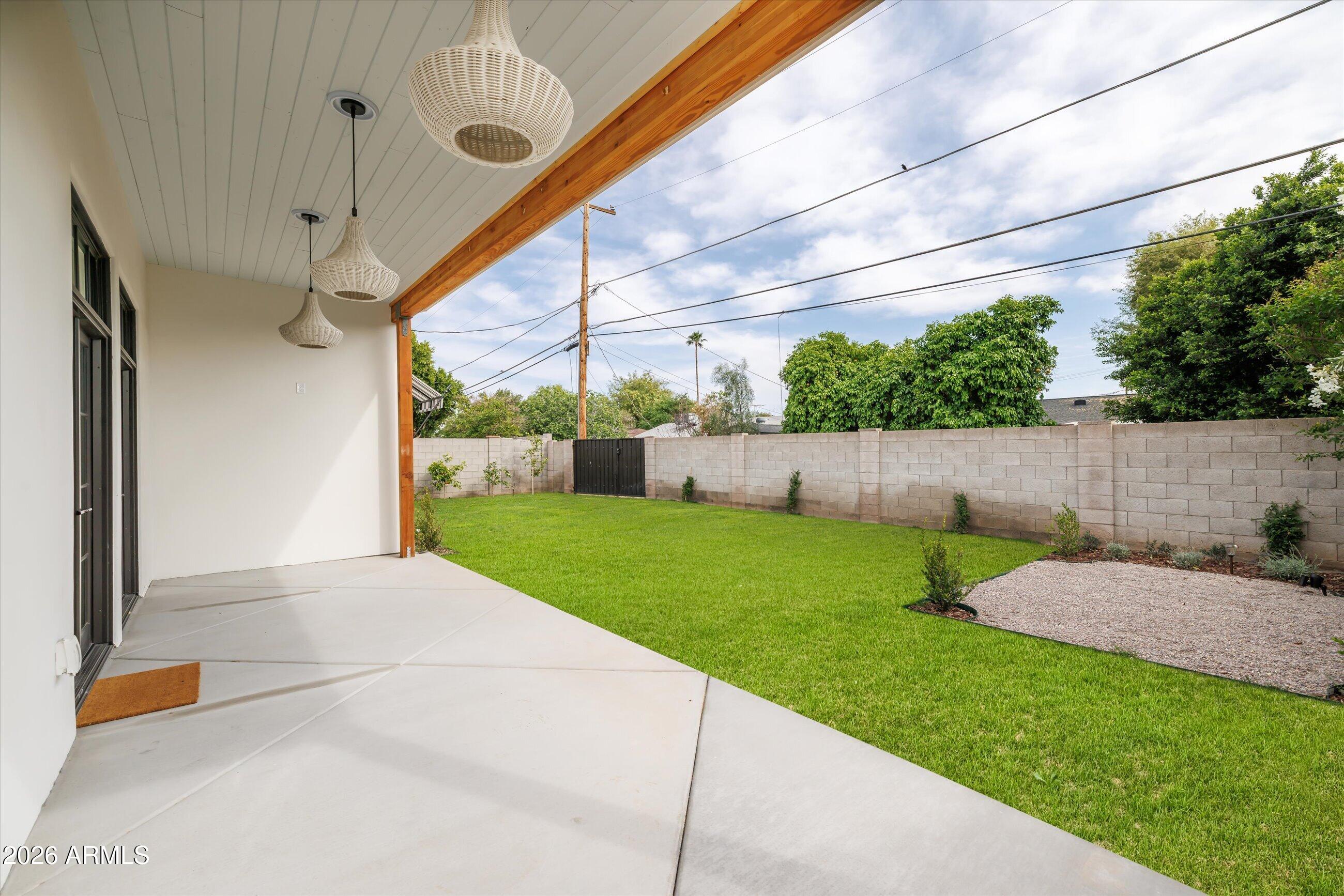 4835 E INDIANOLA Avenue