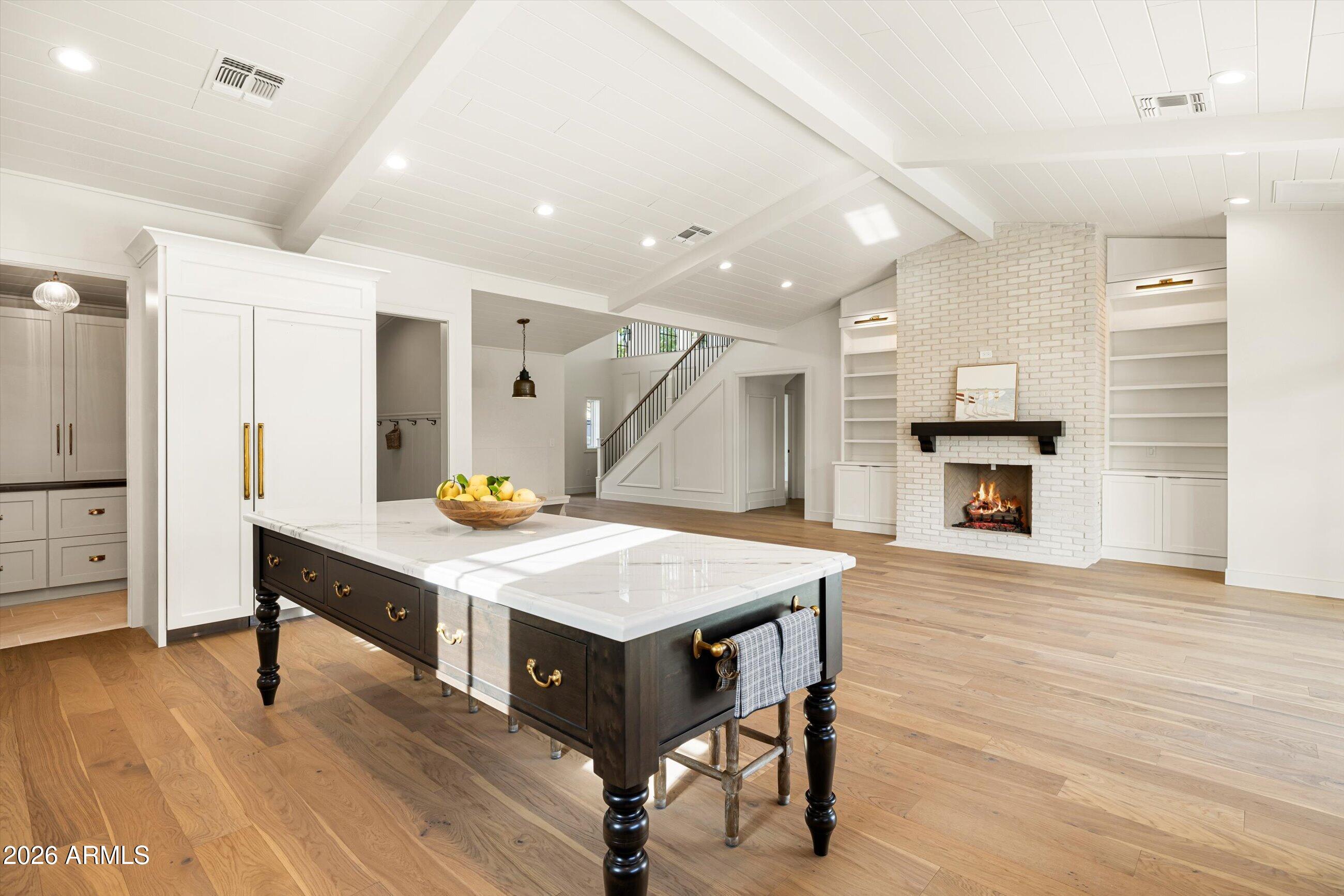 4835 E INDIANOLA Avenue