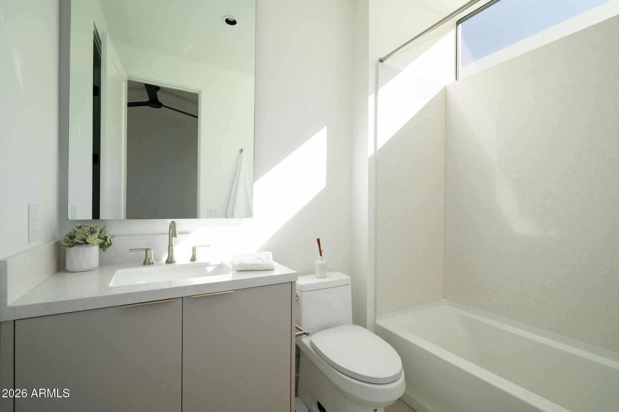 1729 E WINCHCOMB Drive