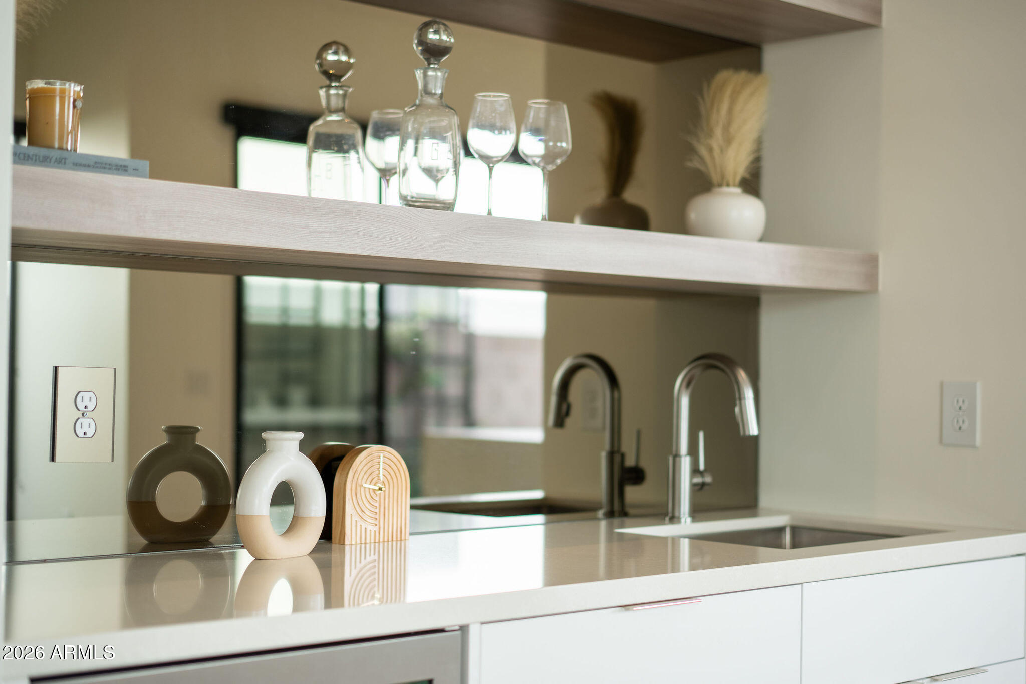 1729 E WINCHCOMB Drive