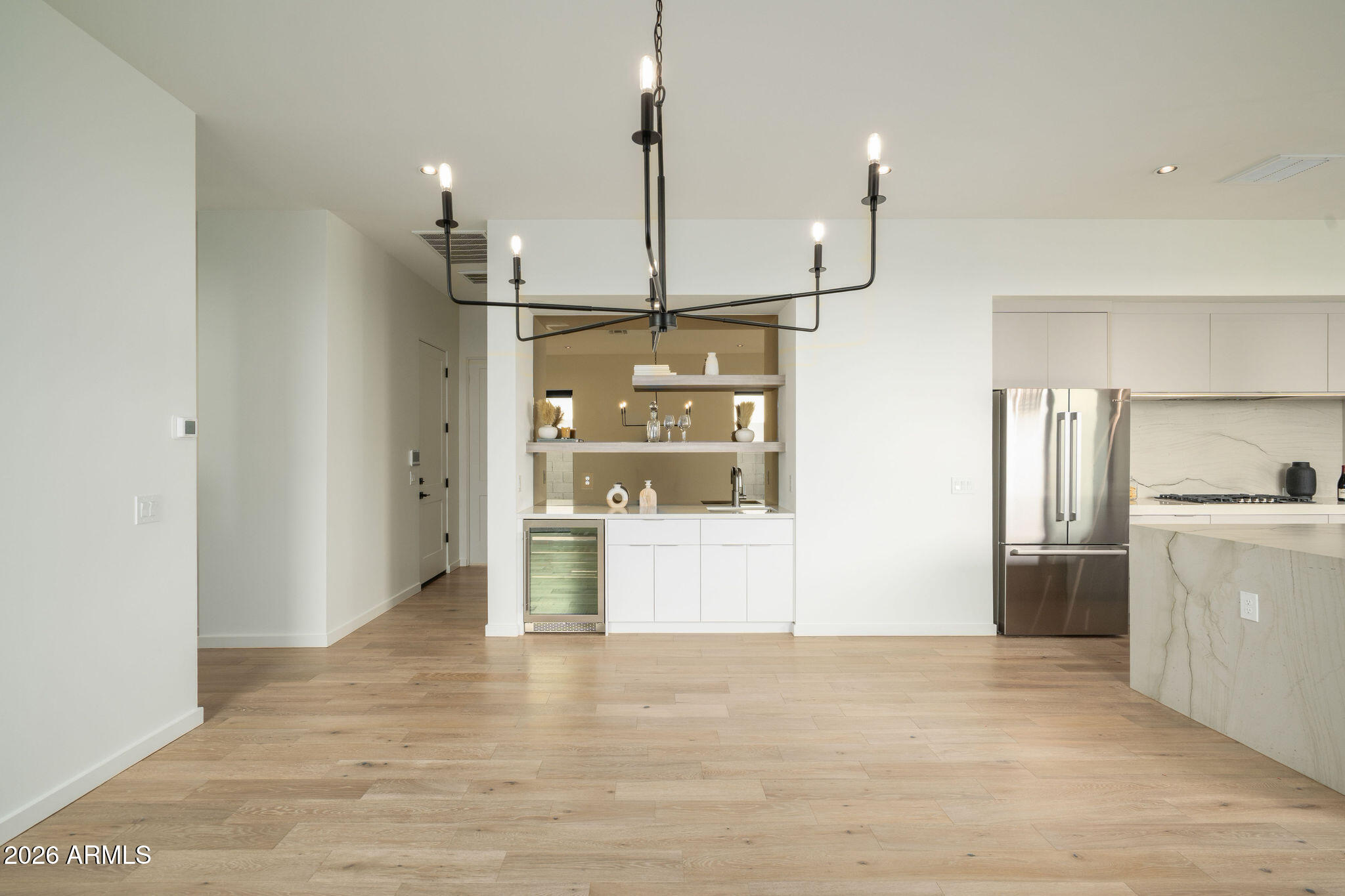 1729 E WINCHCOMB Drive