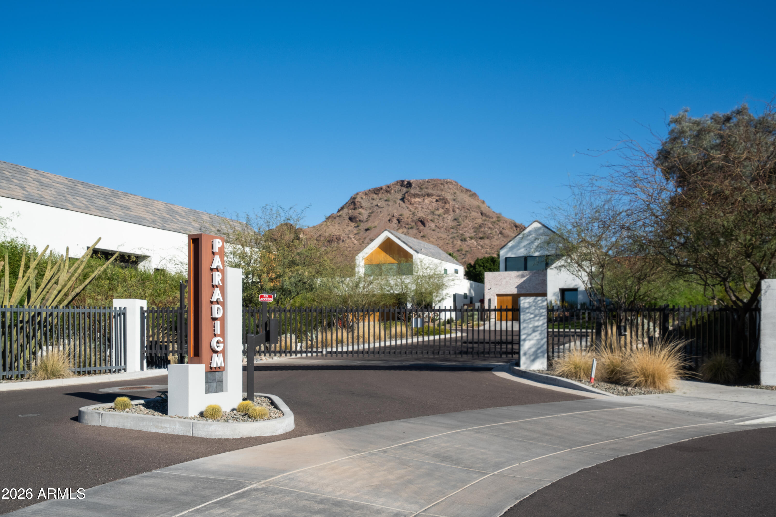 1729 E WINCHCOMB Drive