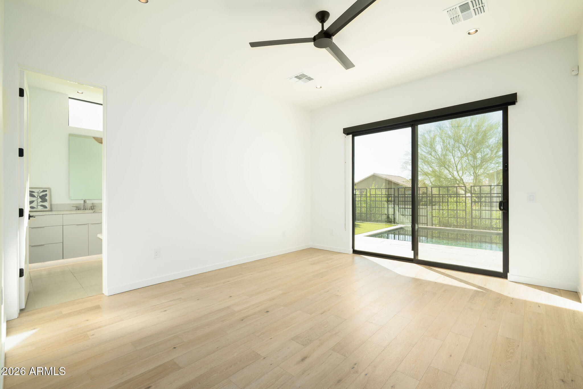 1729 E WINCHCOMB Drive