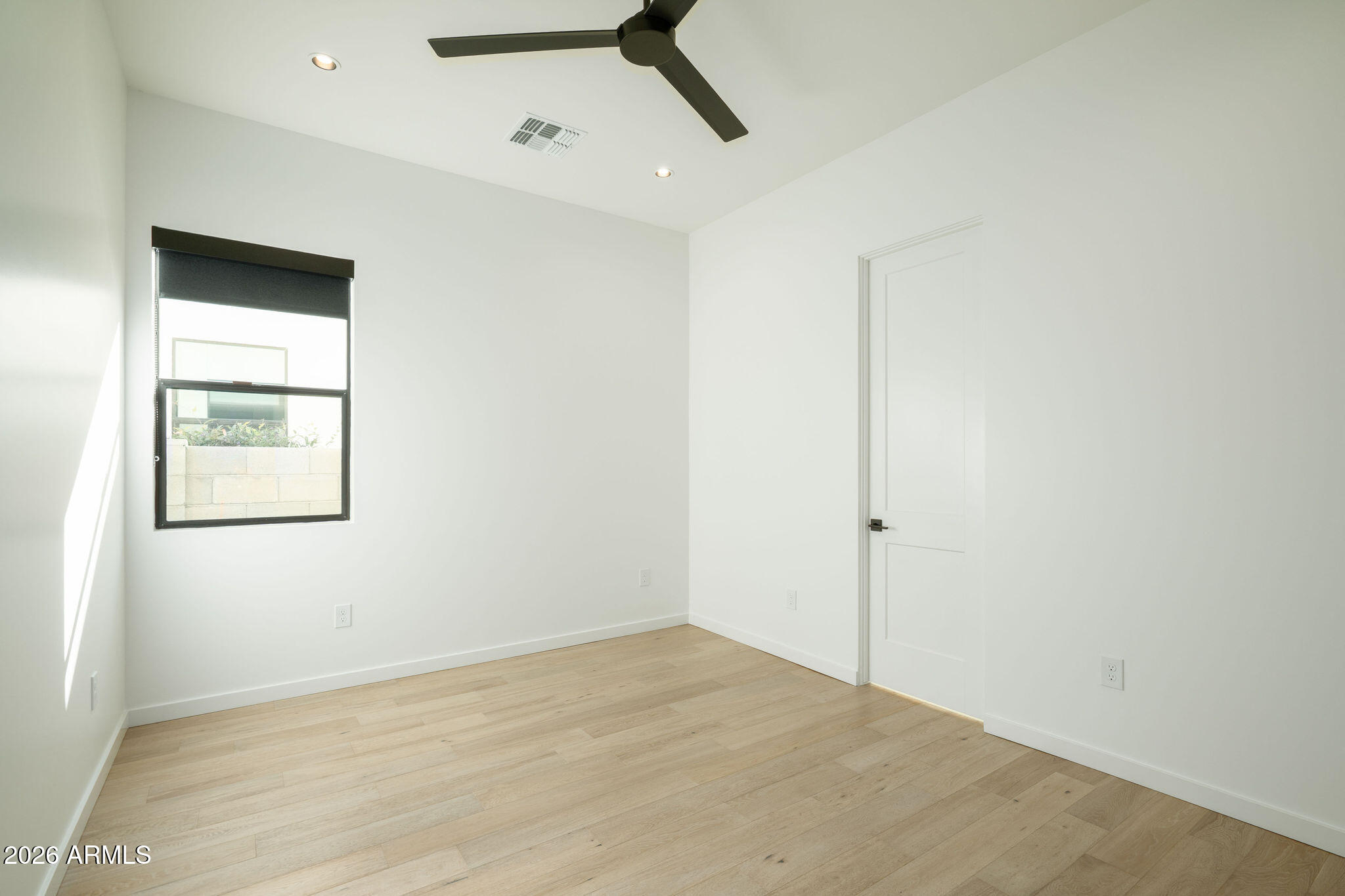 1729 E WINCHCOMB Drive