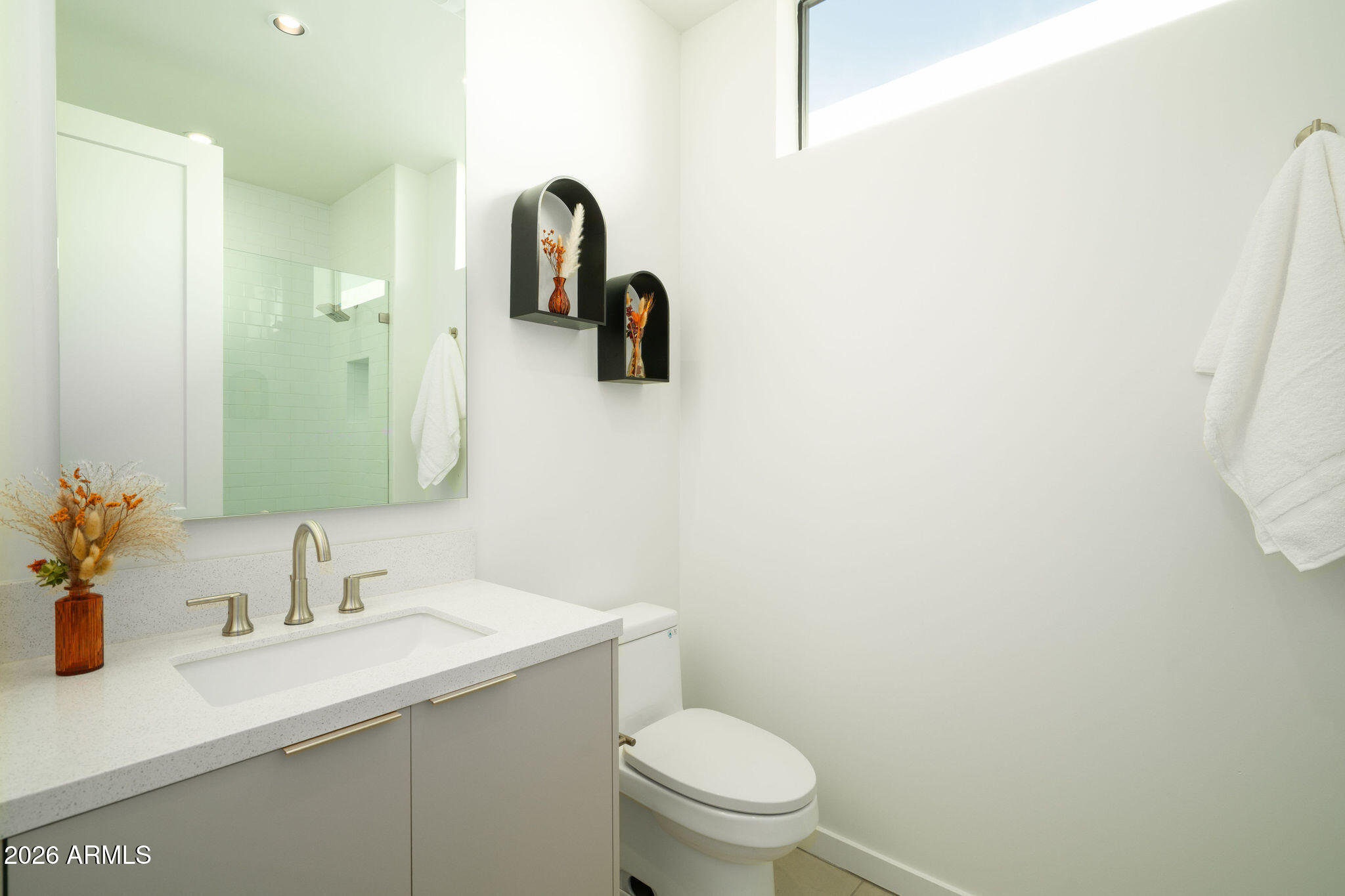 1729 E WINCHCOMB Drive