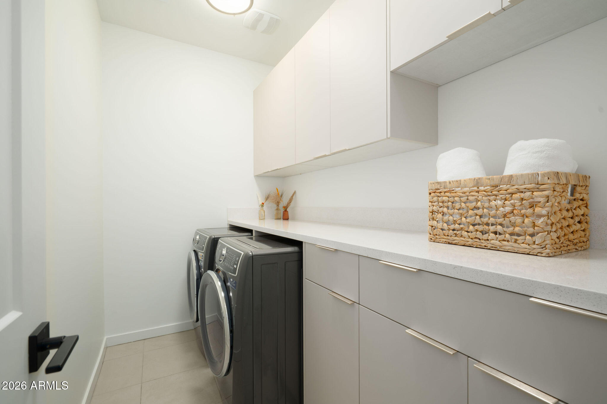 1729 E WINCHCOMB Drive