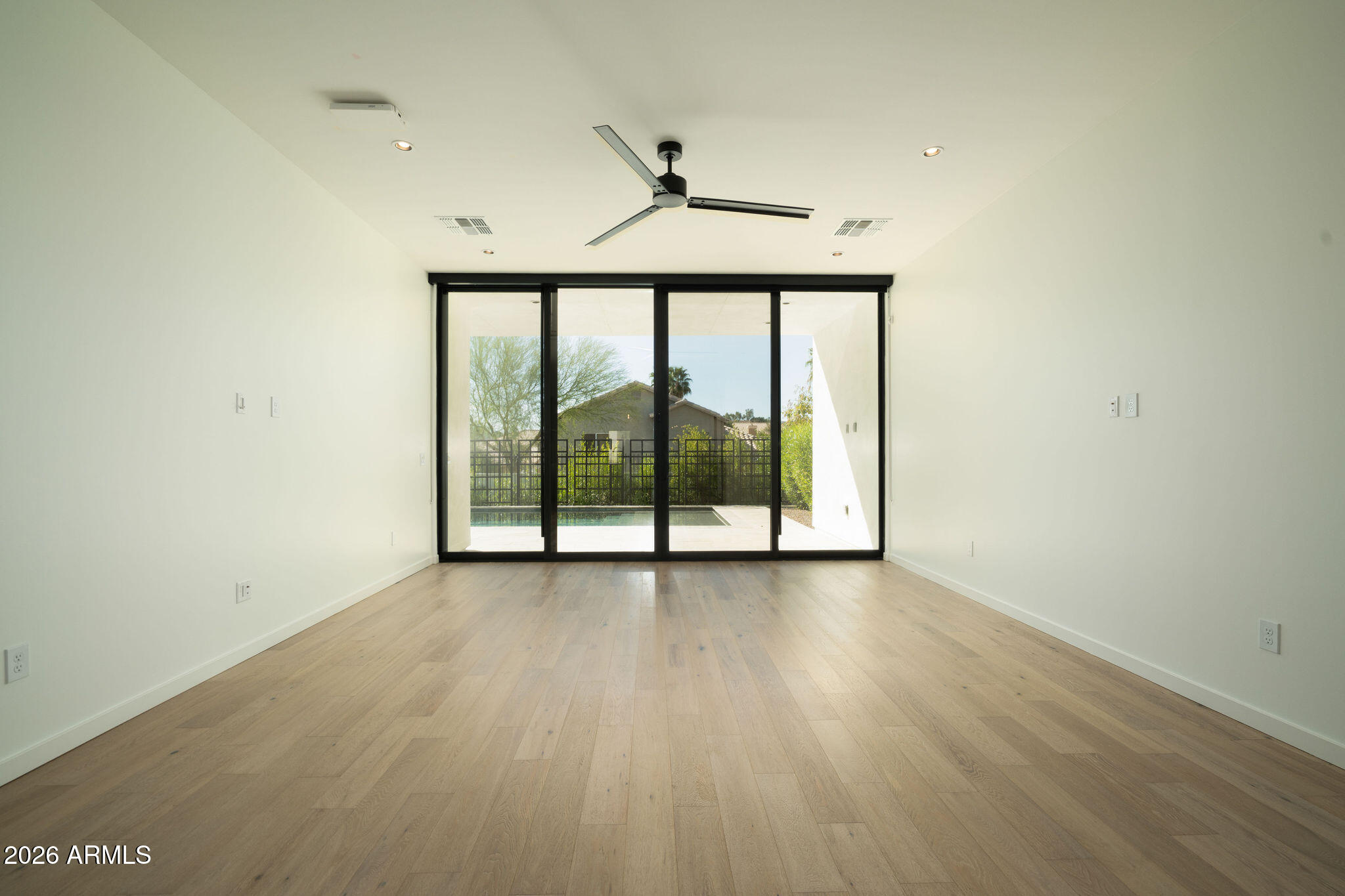 1729 E WINCHCOMB Drive