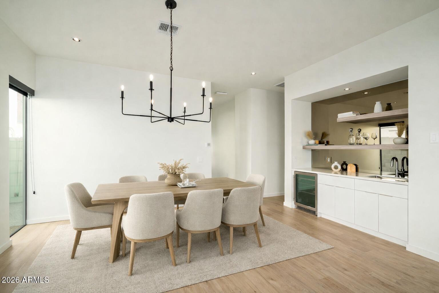 1729 E WINCHCOMB Drive