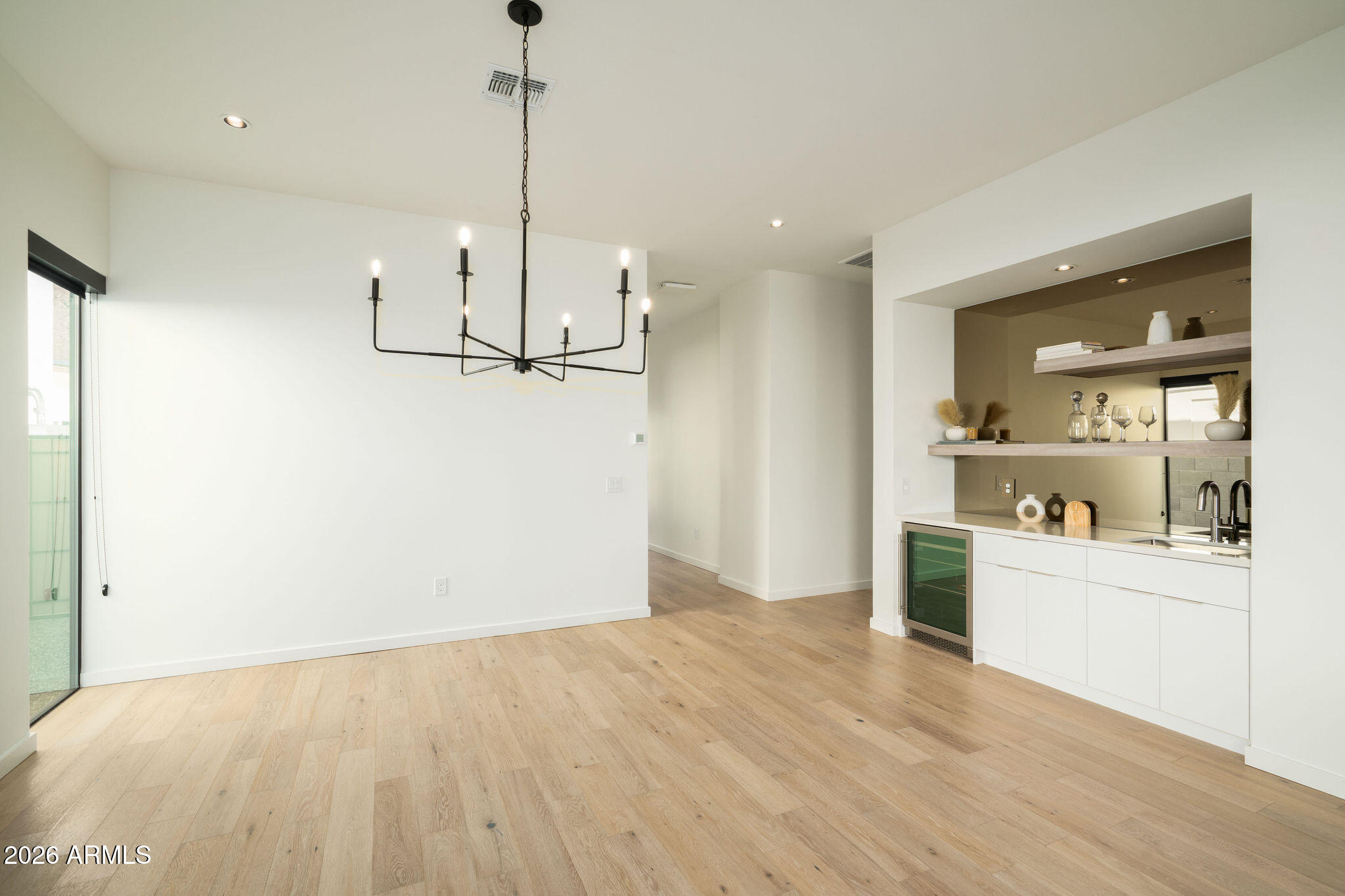 1729 E WINCHCOMB Drive