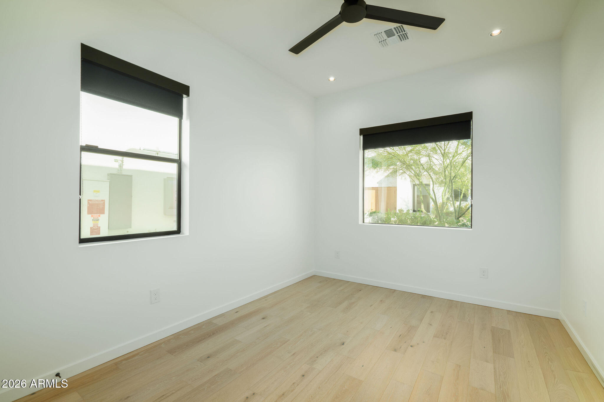 1729 E WINCHCOMB Drive