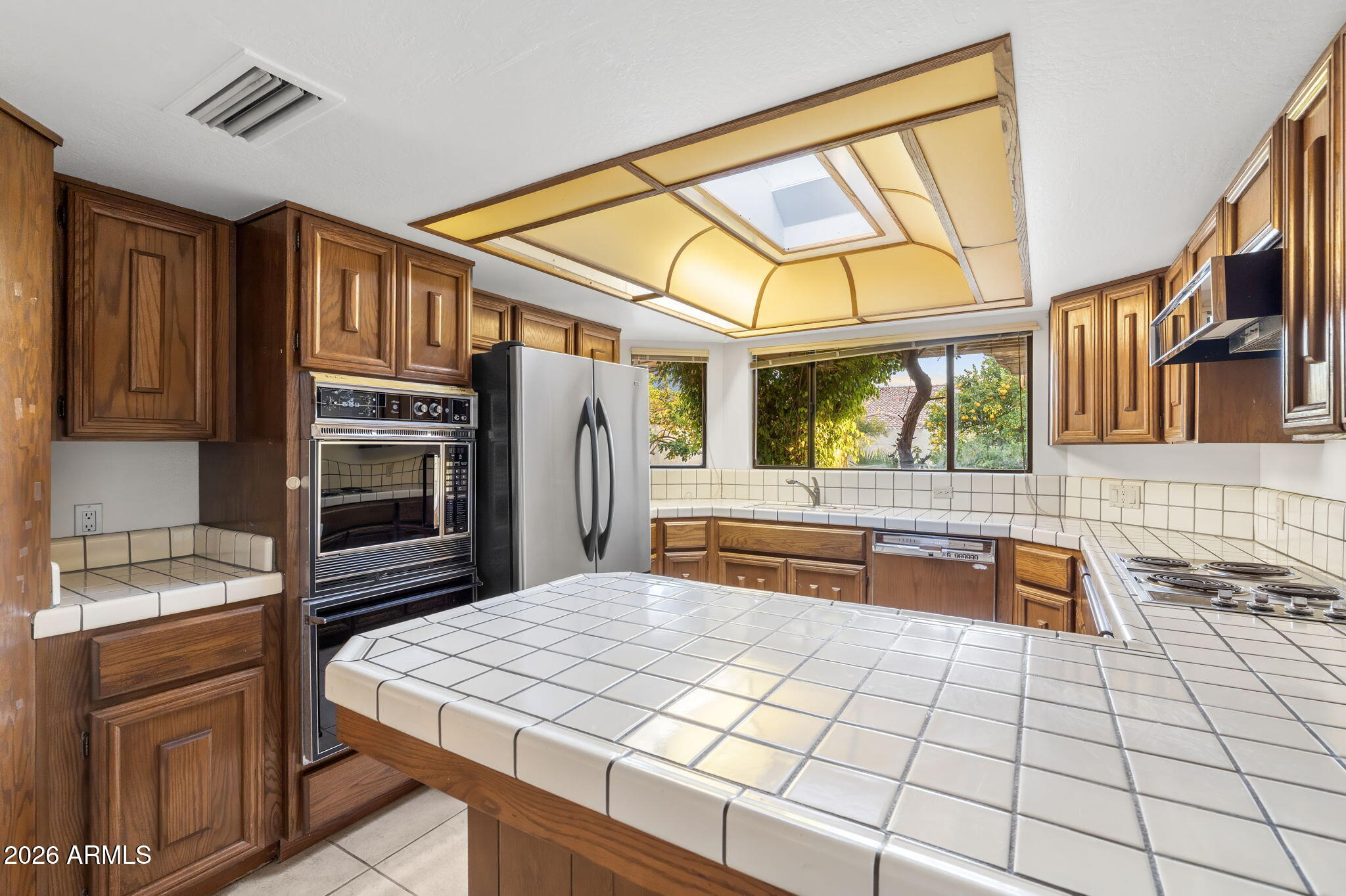 2501 E MONTEBELLO Avenue