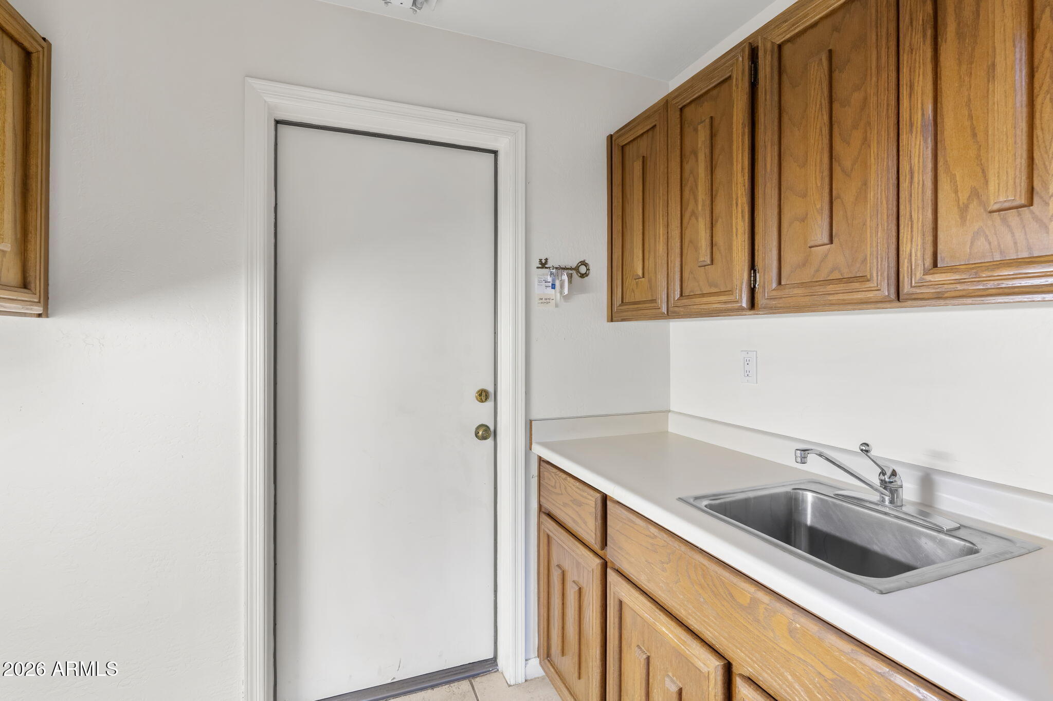 2501 E MONTEBELLO Avenue