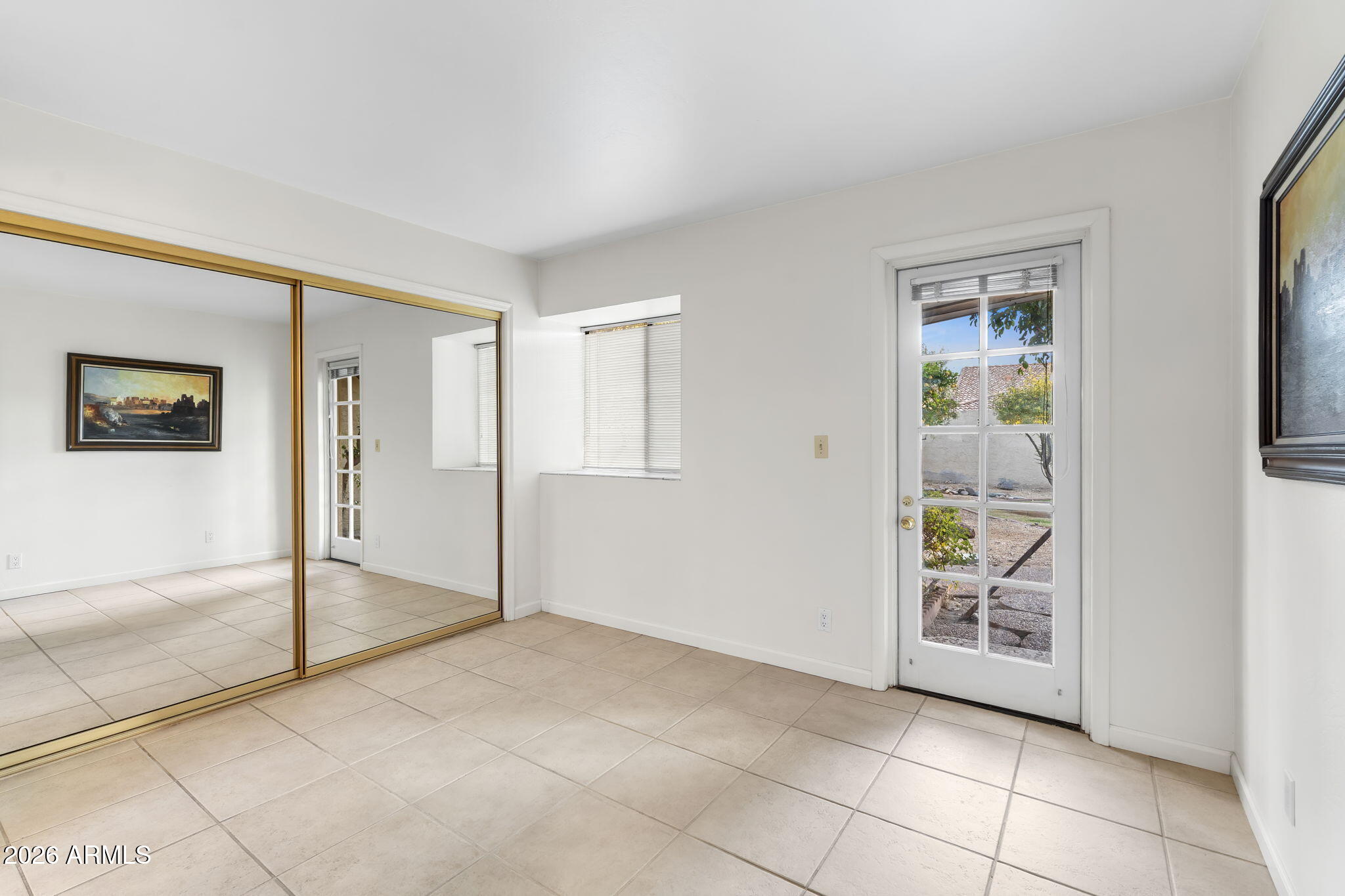 2501 E MONTEBELLO Avenue