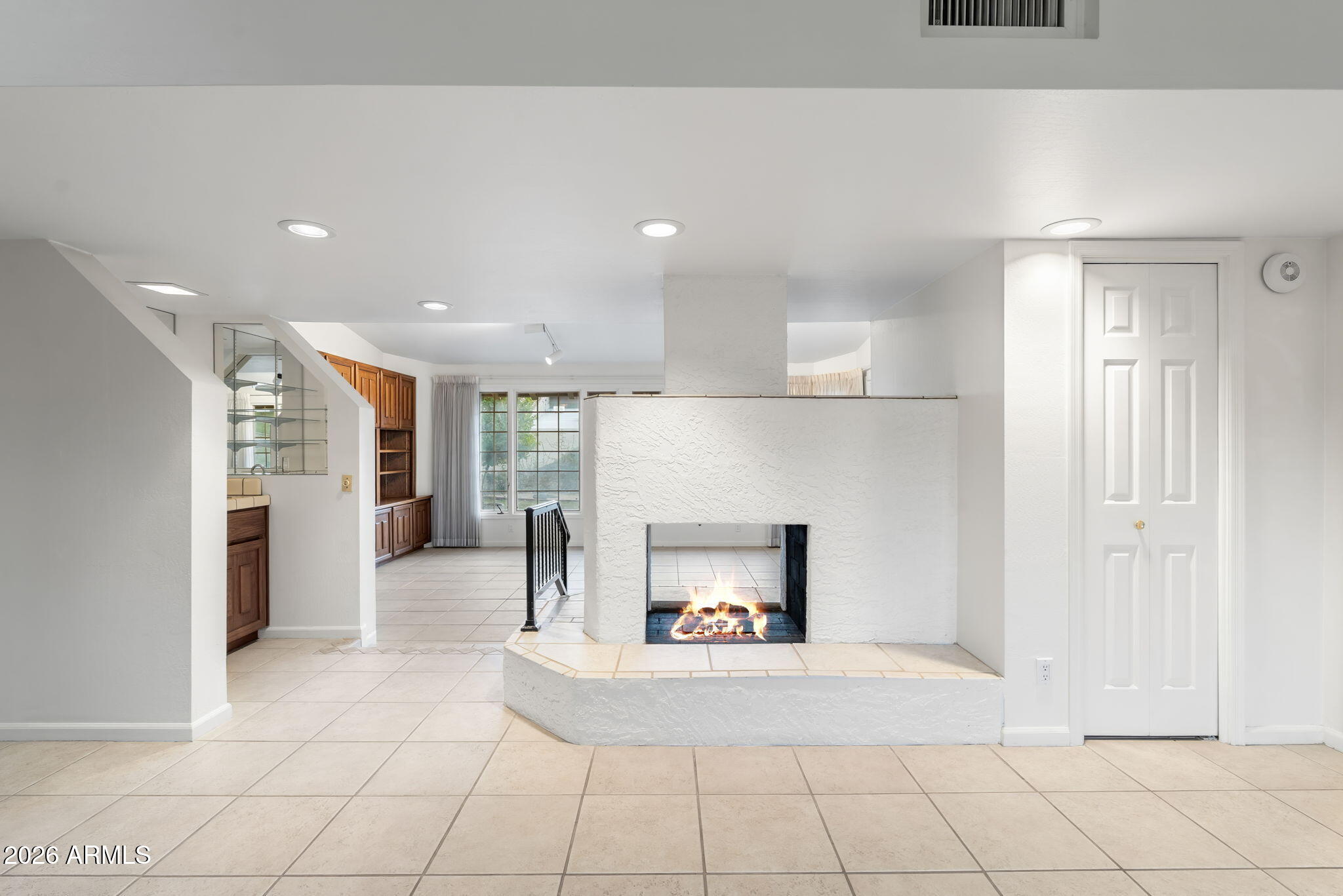 2501 E MONTEBELLO Avenue