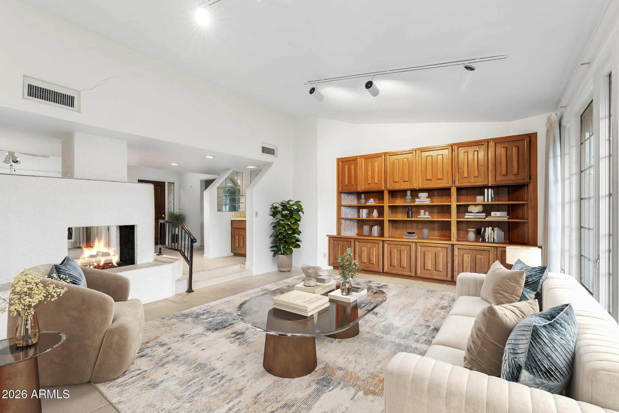 2501 E MONTEBELLO Avenue