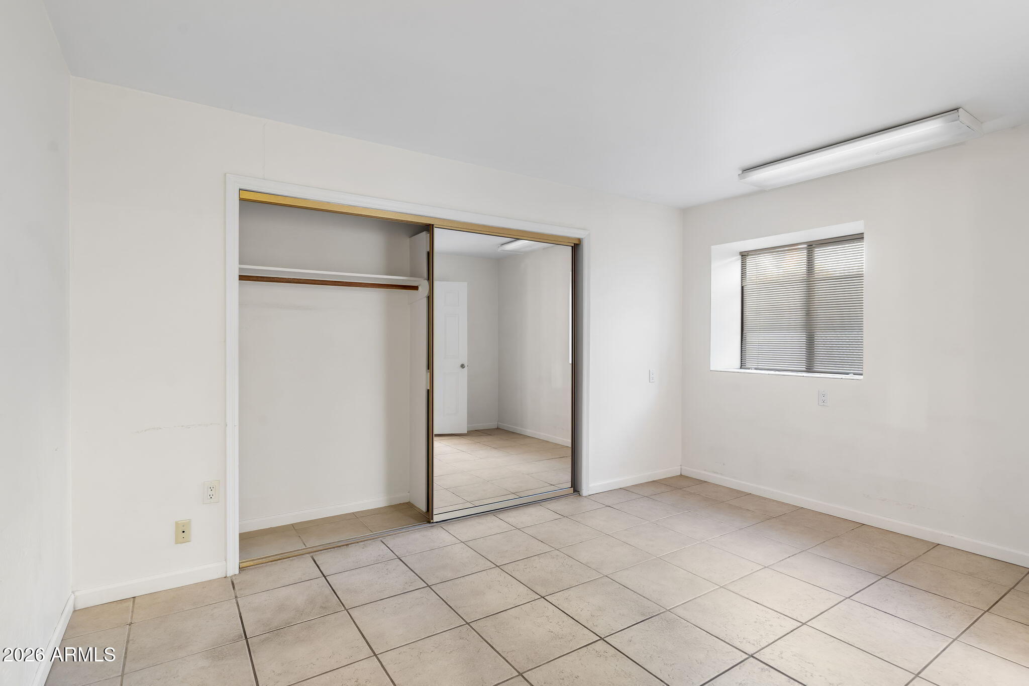 2501 E MONTEBELLO Avenue