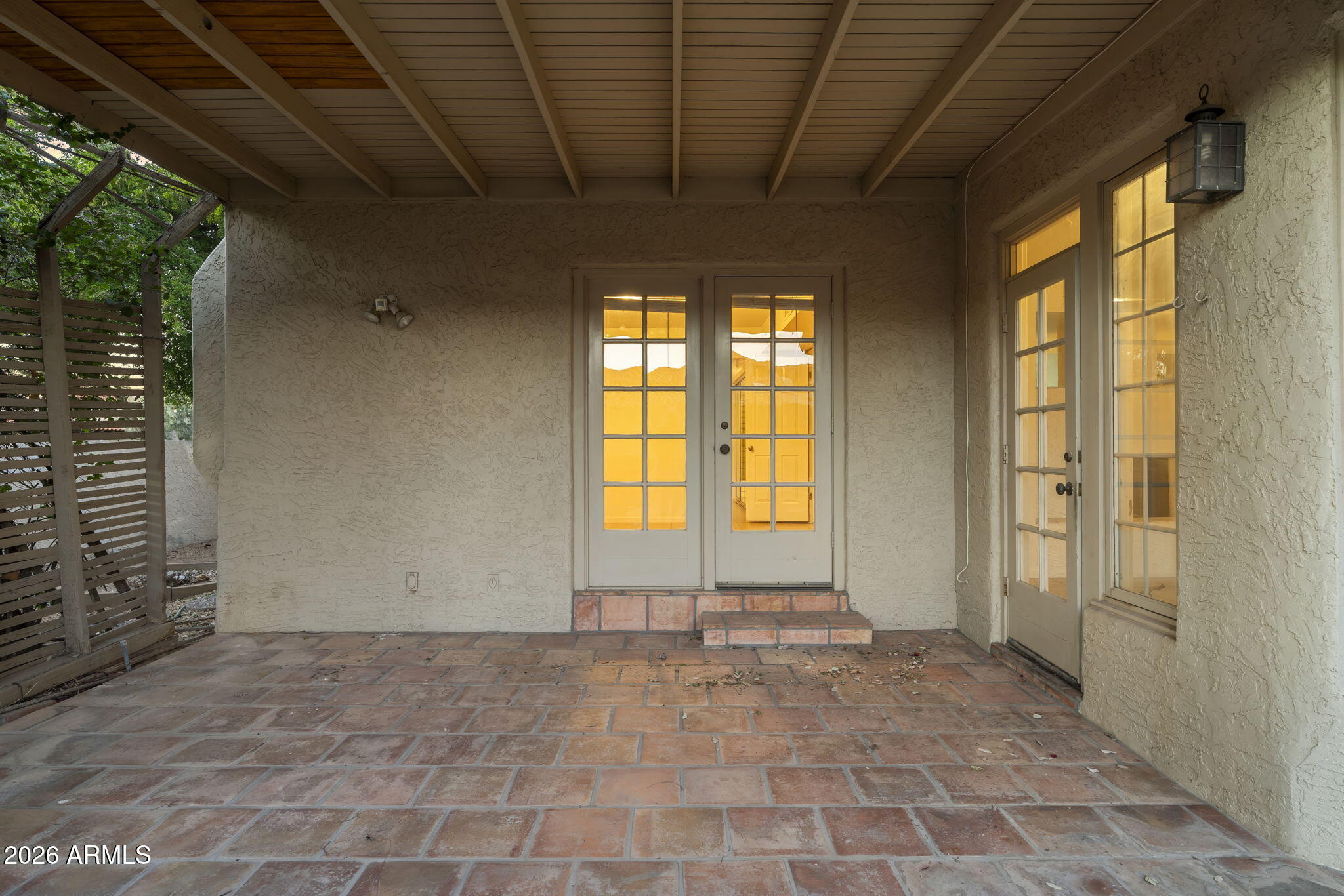 2501 E MONTEBELLO Avenue