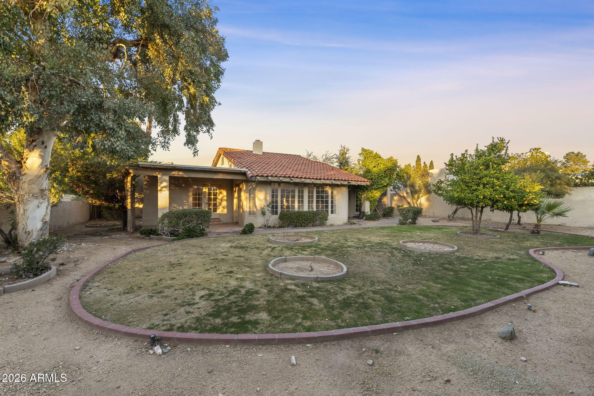 2501 E MONTEBELLO Avenue