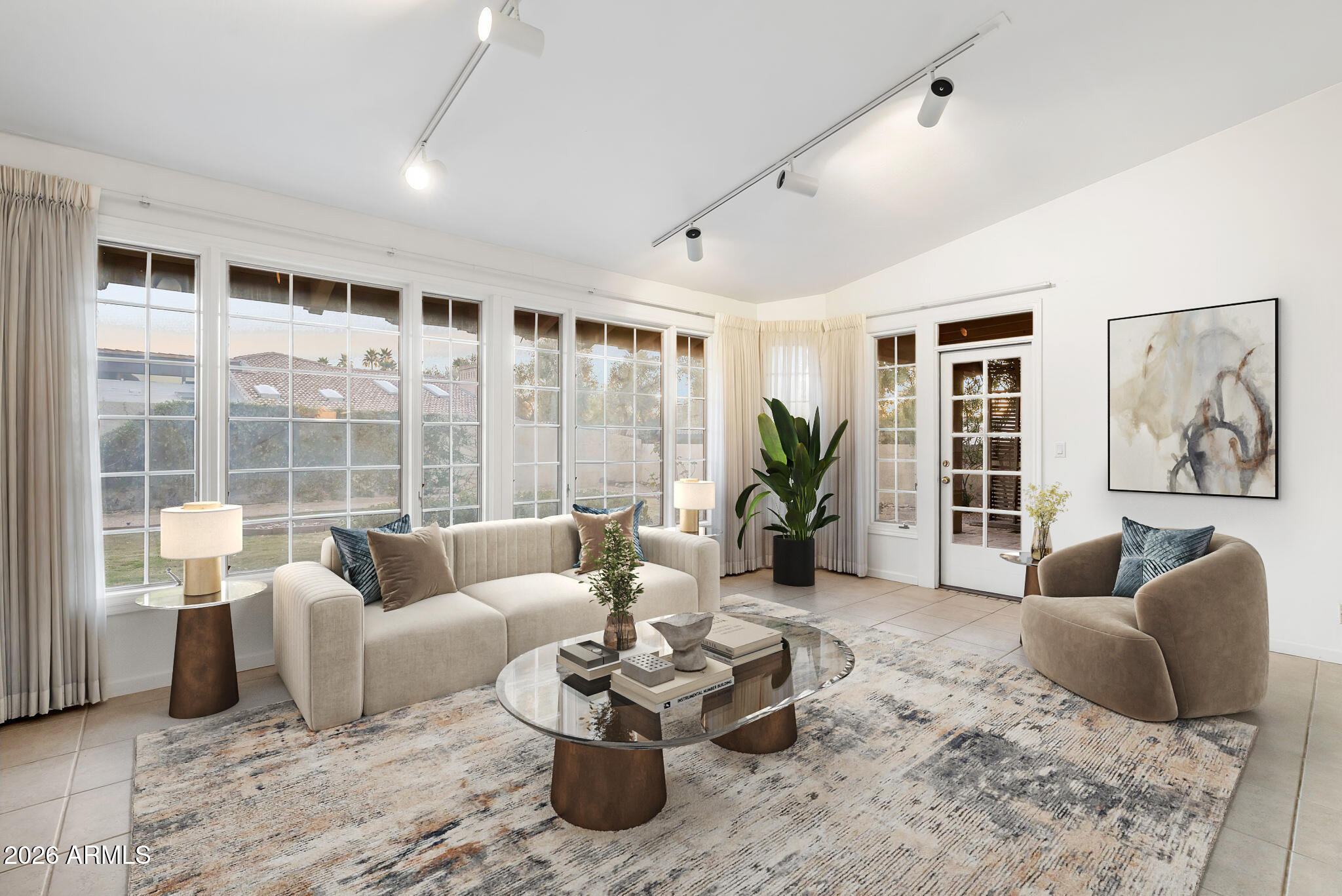 2501 E MONTEBELLO Avenue