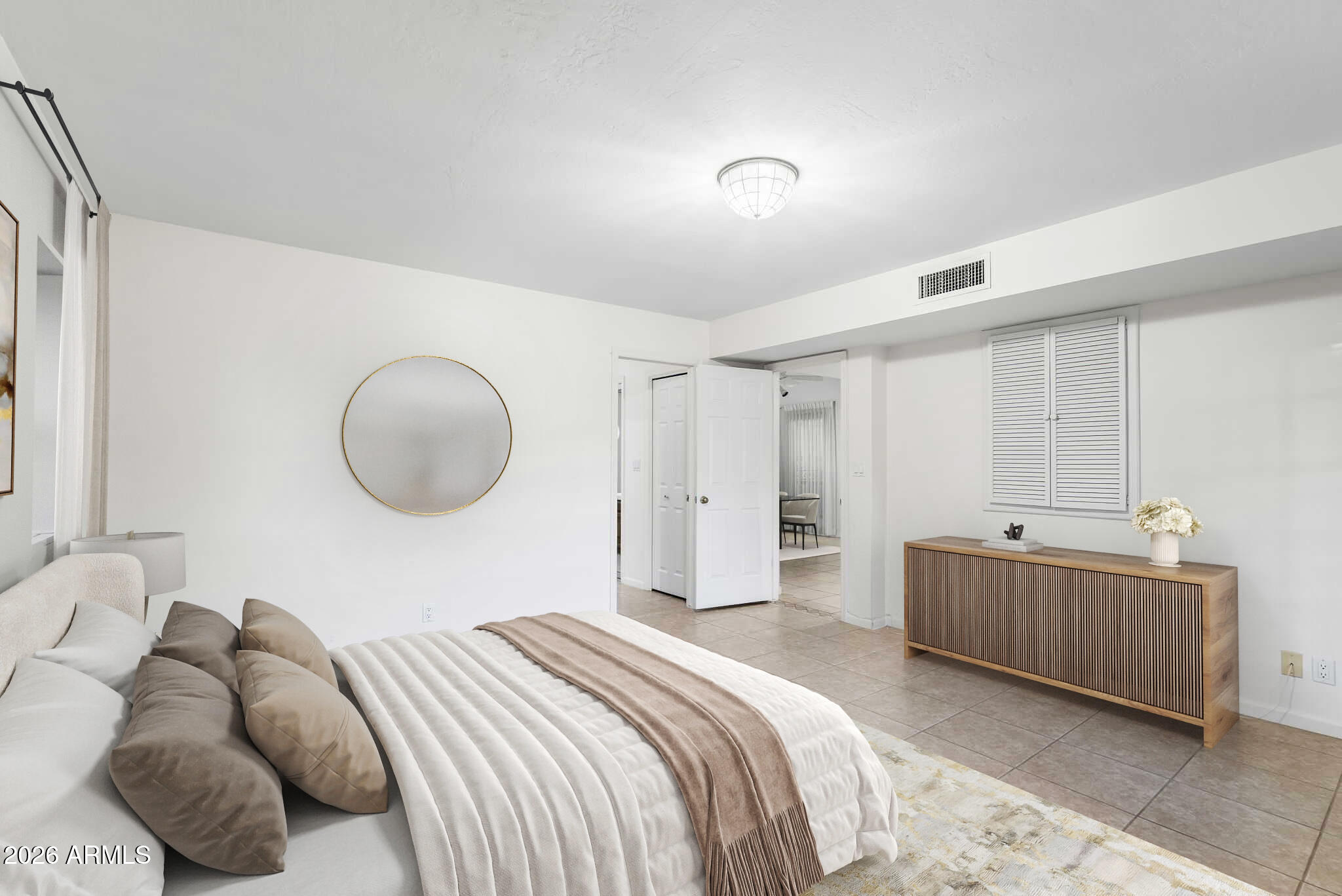 2501 E MONTEBELLO Avenue