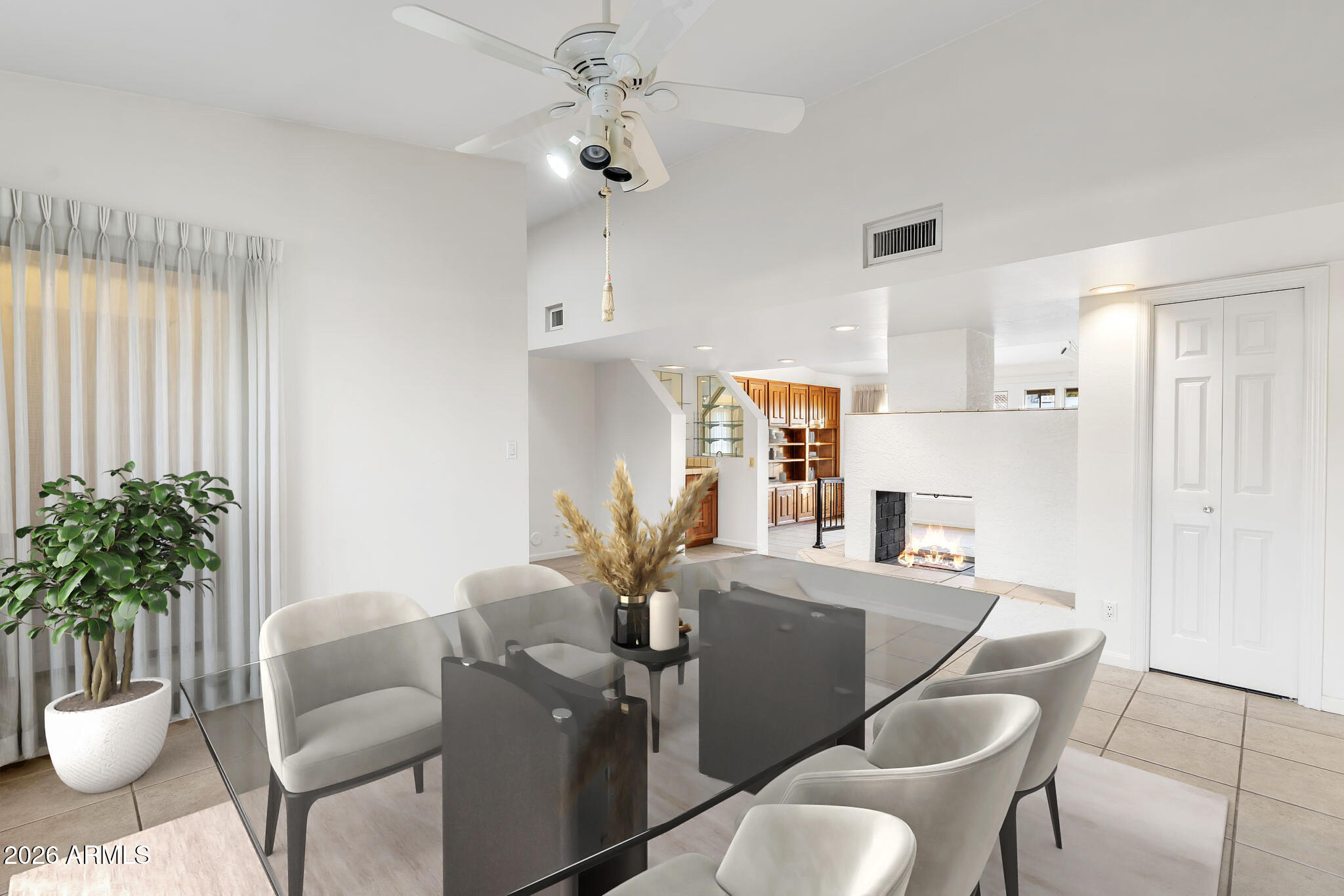 2501 E MONTEBELLO Avenue