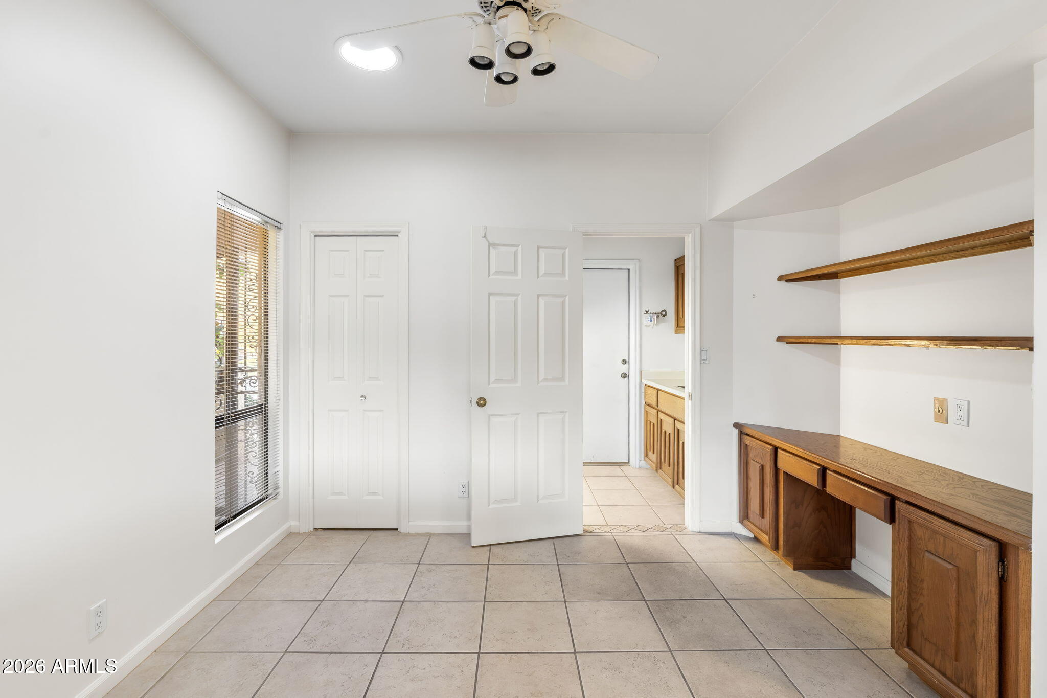 2501 E MONTEBELLO Avenue