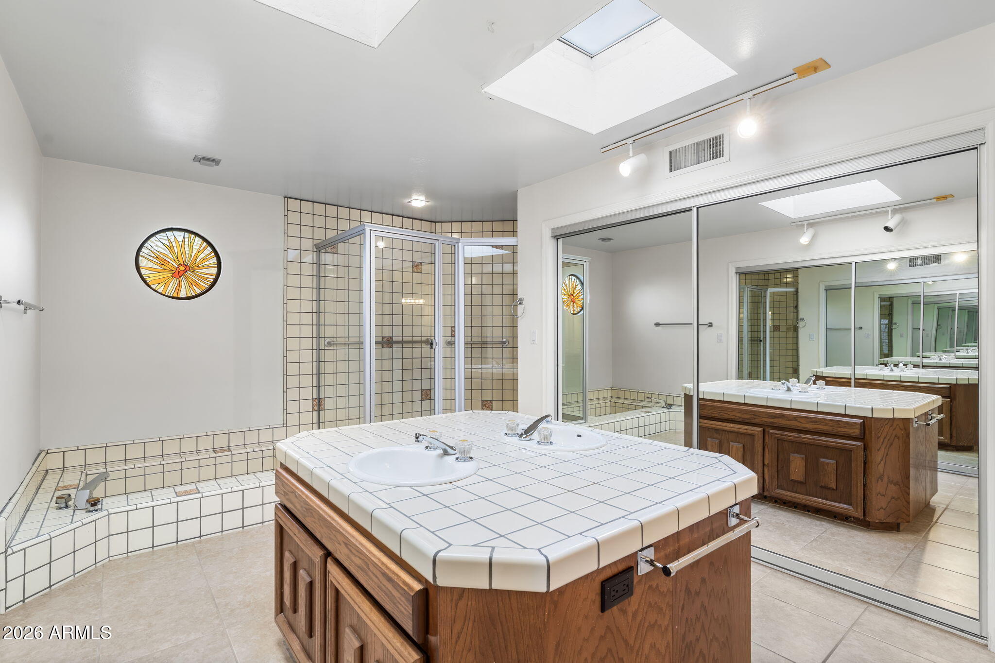 2501 E MONTEBELLO Avenue