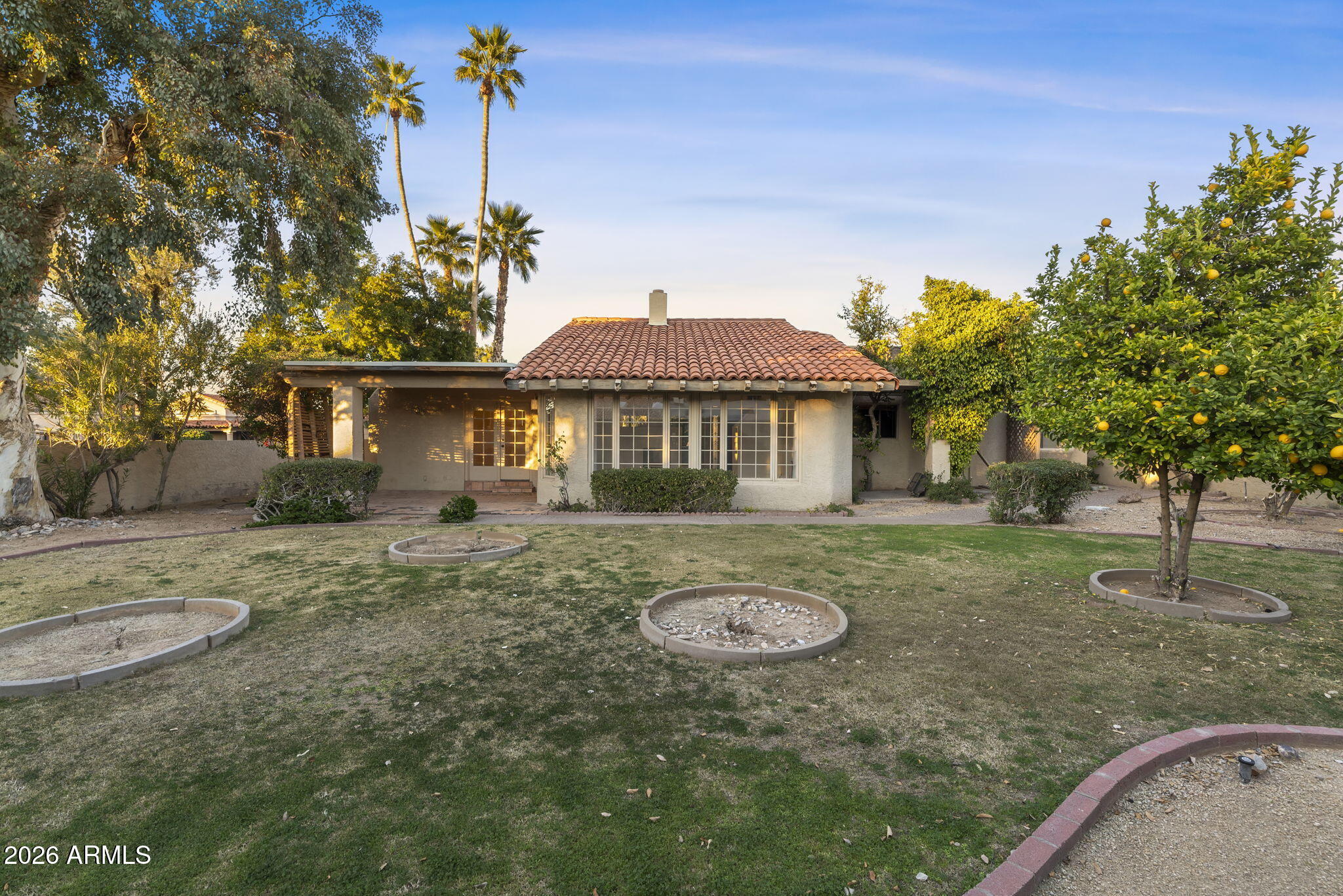 2501 E MONTEBELLO Avenue