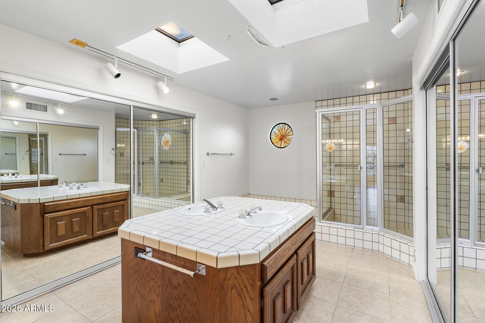 2501 E MONTEBELLO Avenue