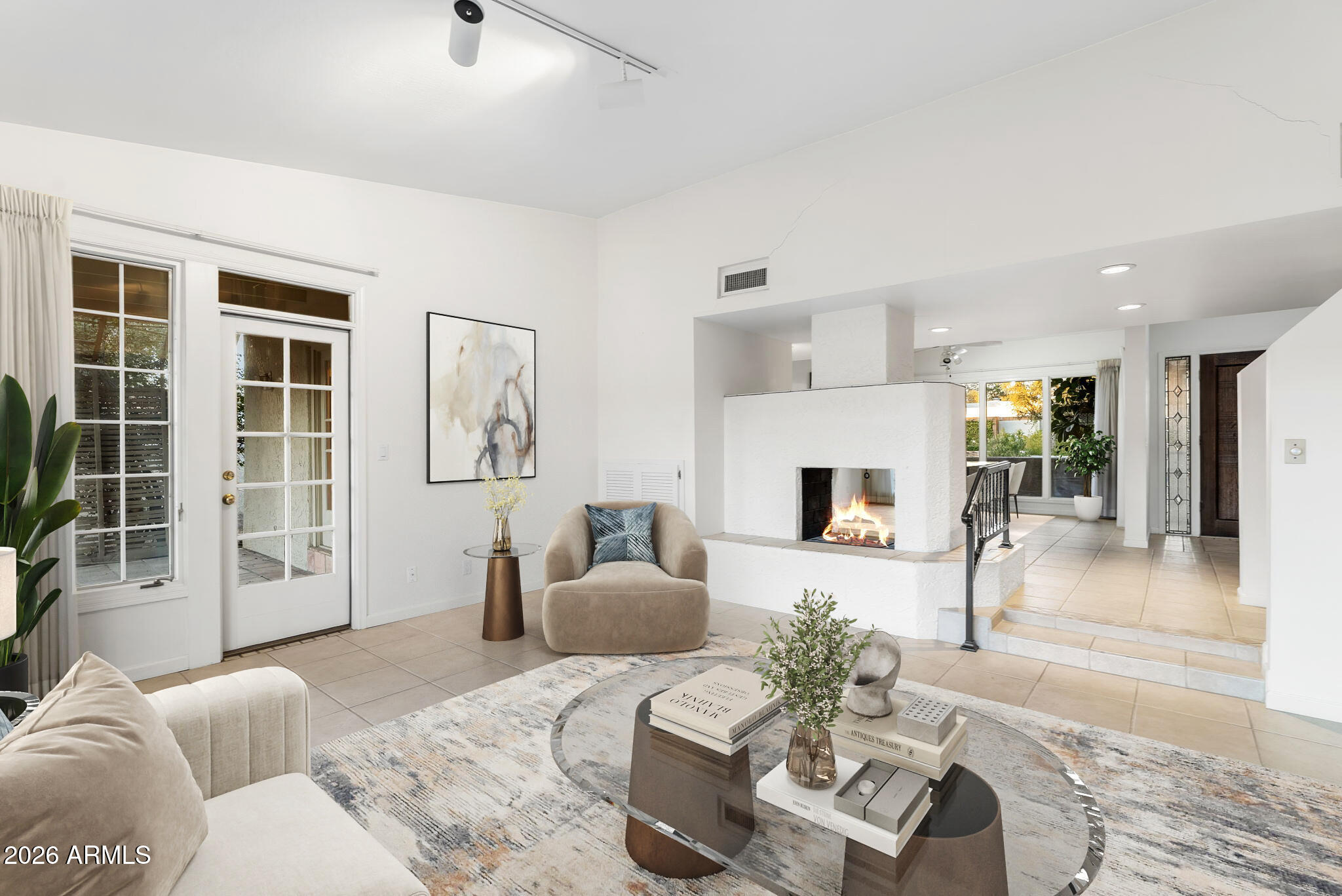 2501 E MONTEBELLO Avenue