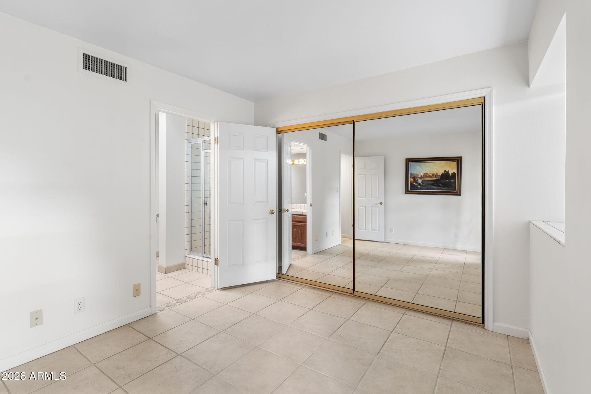 2501 E MONTEBELLO Avenue