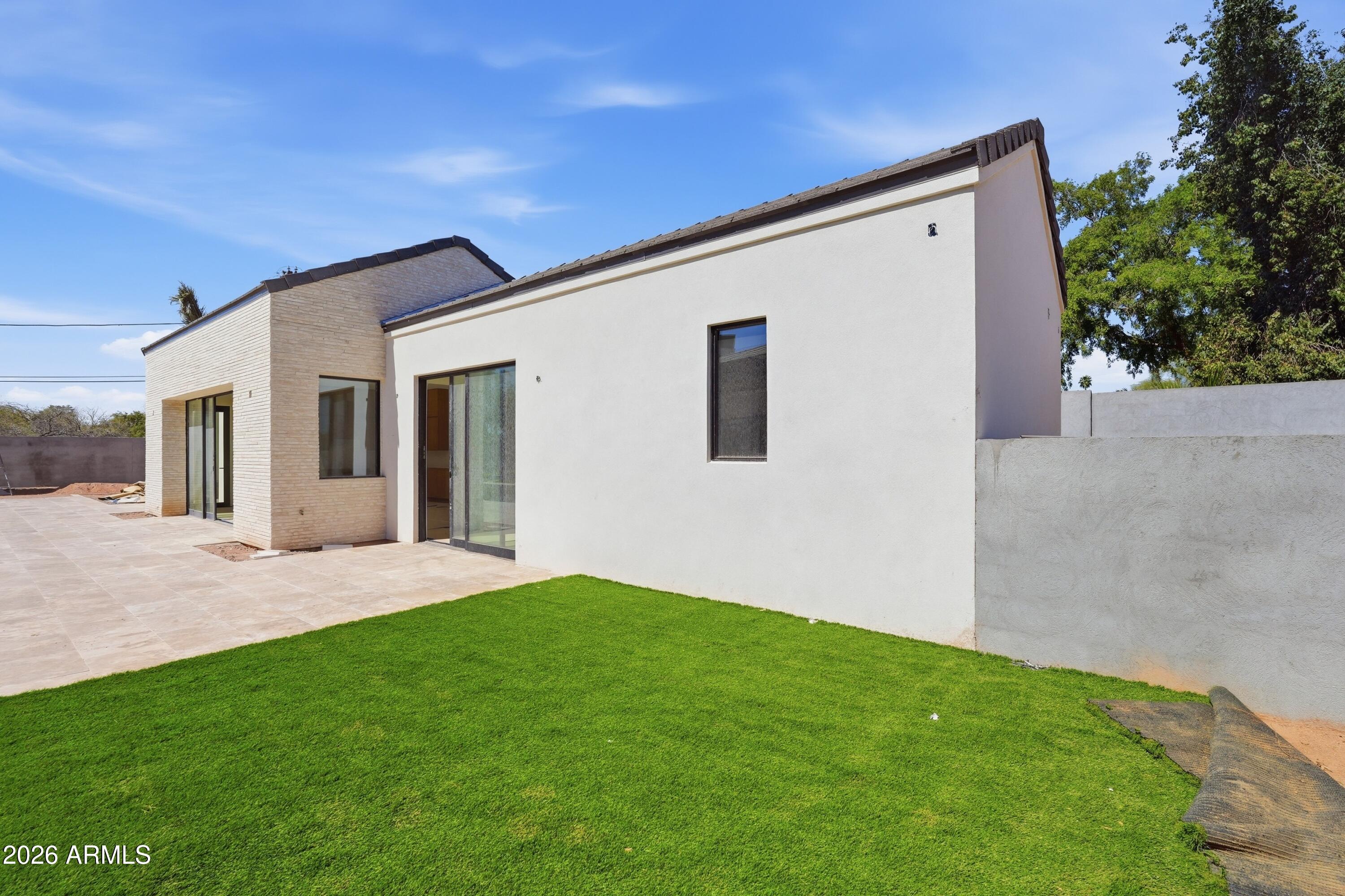 7620 E PARADISE Drive