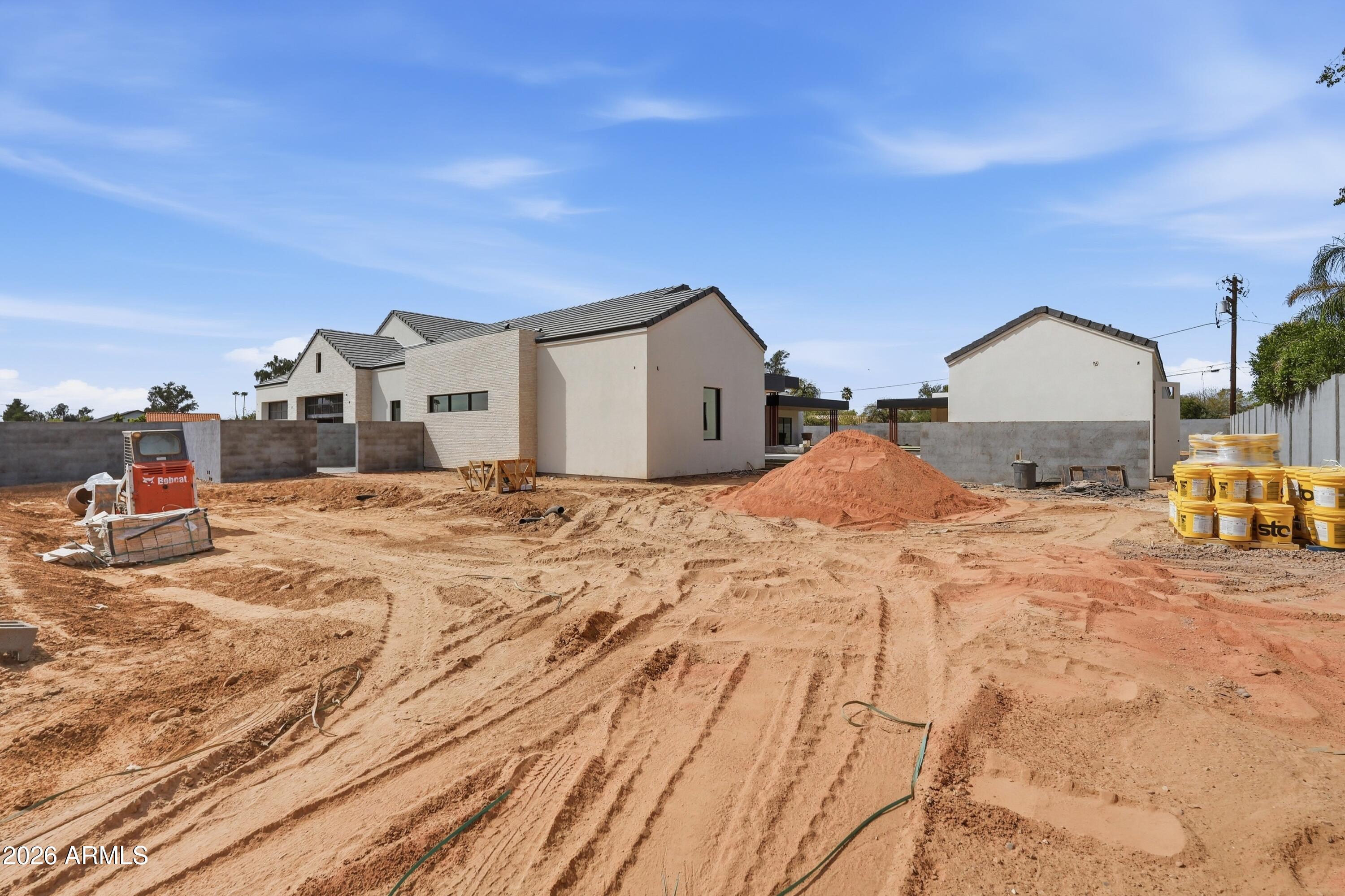 7620 E PARADISE Drive