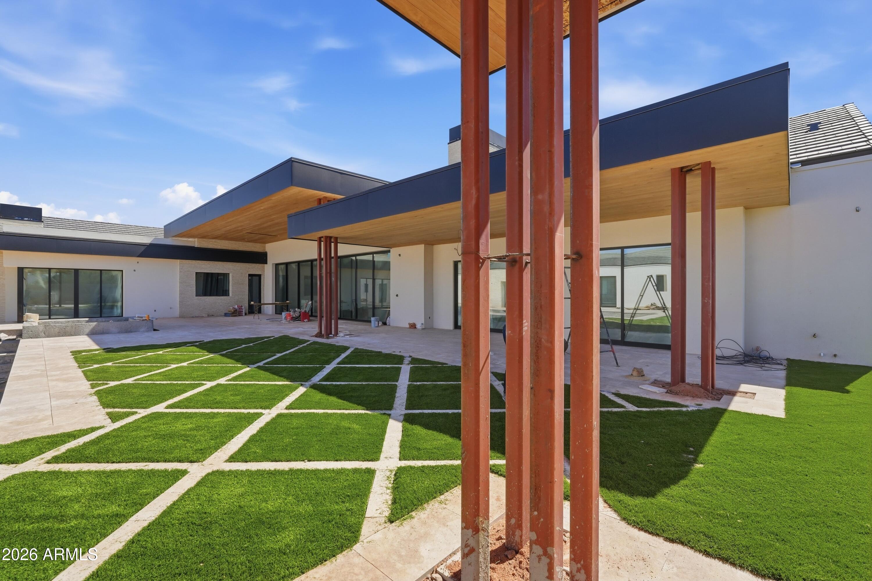 7620 E PARADISE Drive