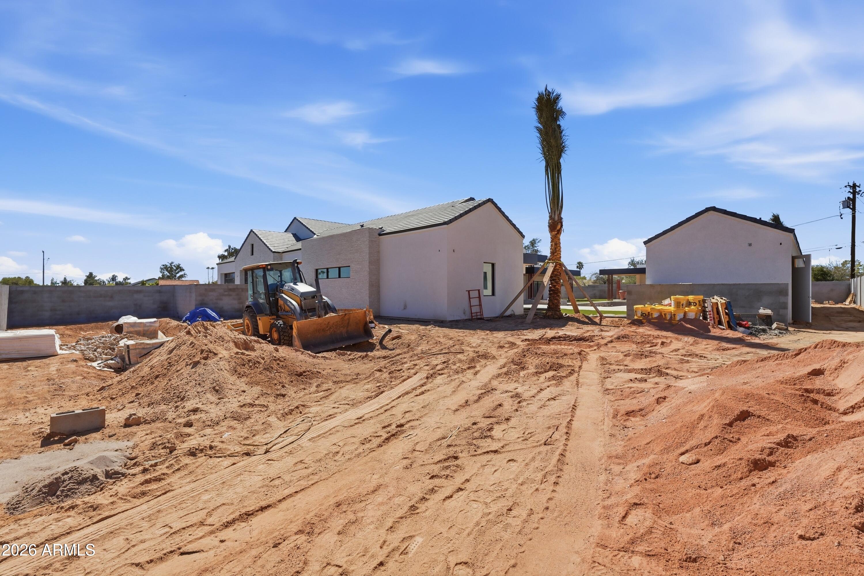 7620 E PARADISE Drive