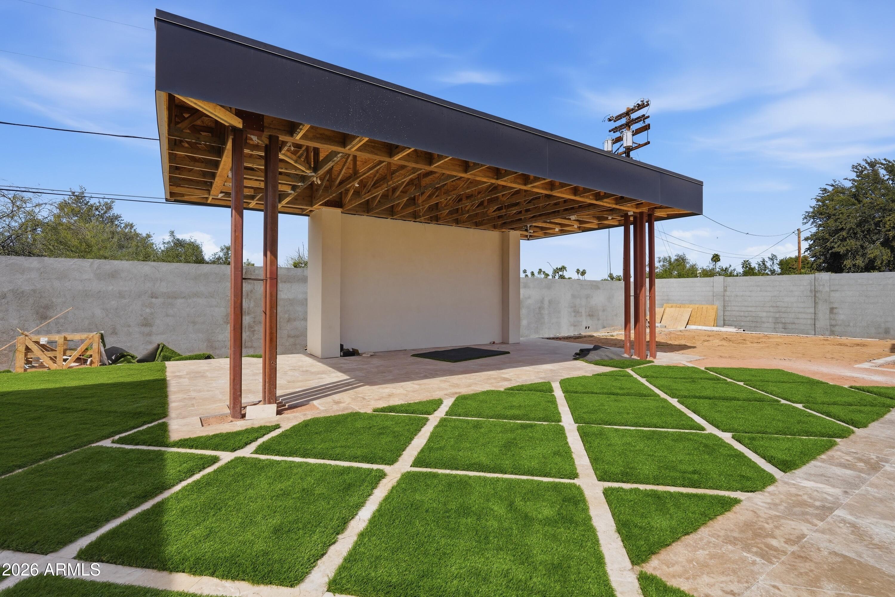 7620 E PARADISE Drive