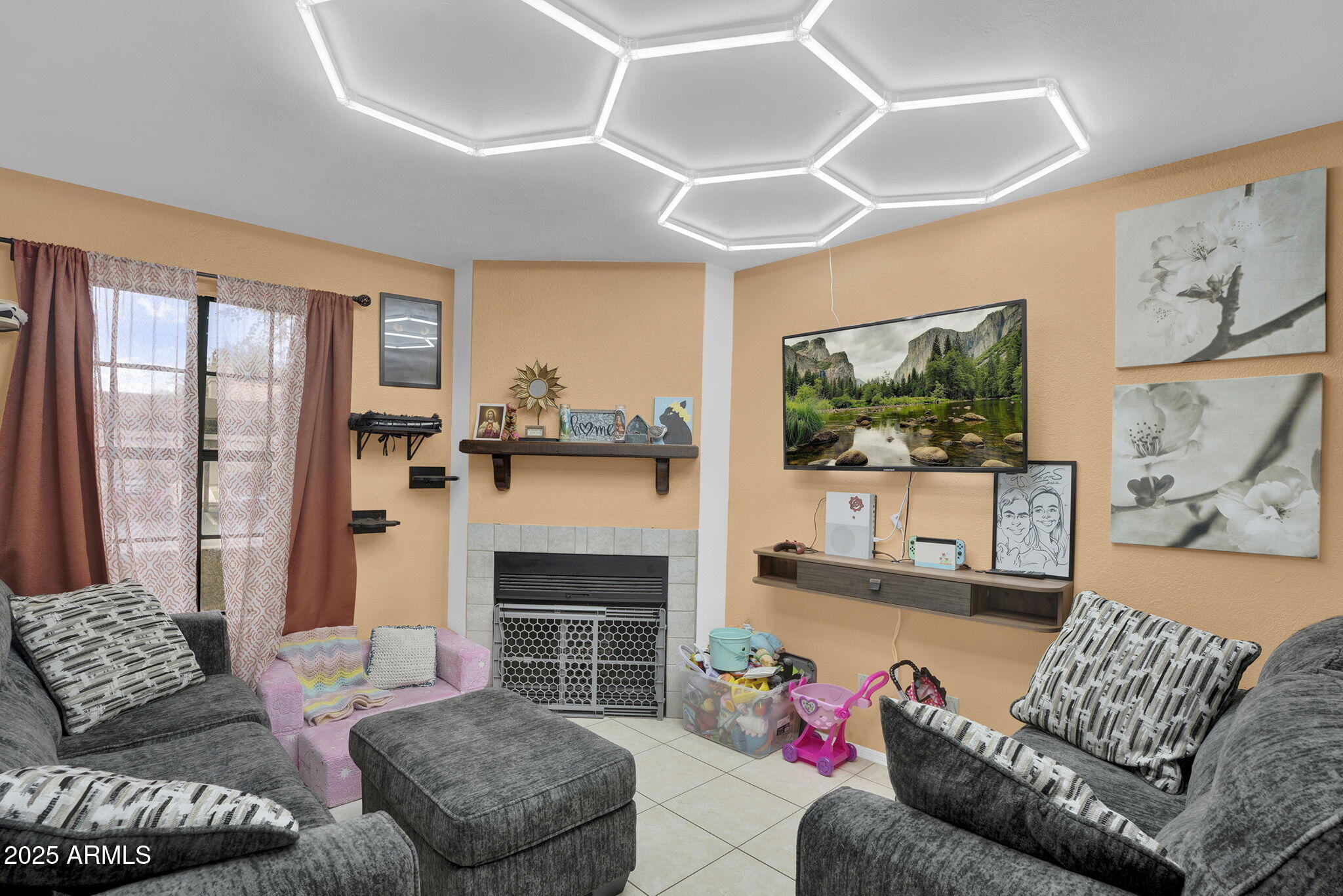 3491 N ARIZONA Avenue 83