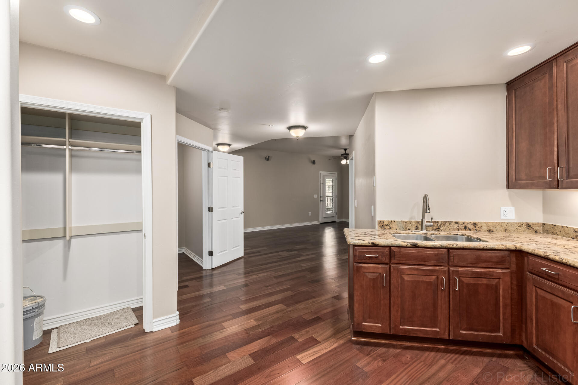 5450 E DEER VALLEY Drive 1214