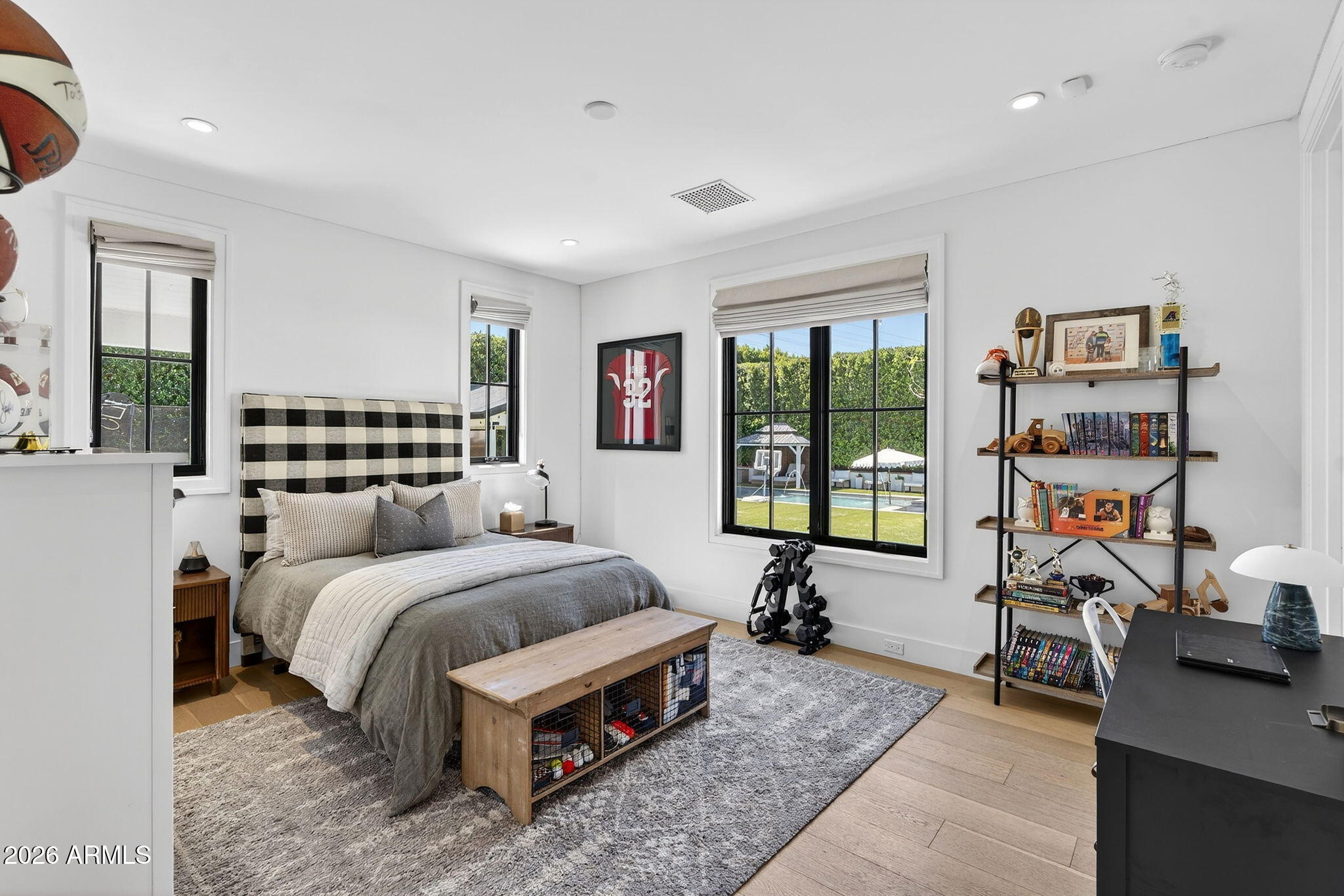 5217 E CALLE REDONDA