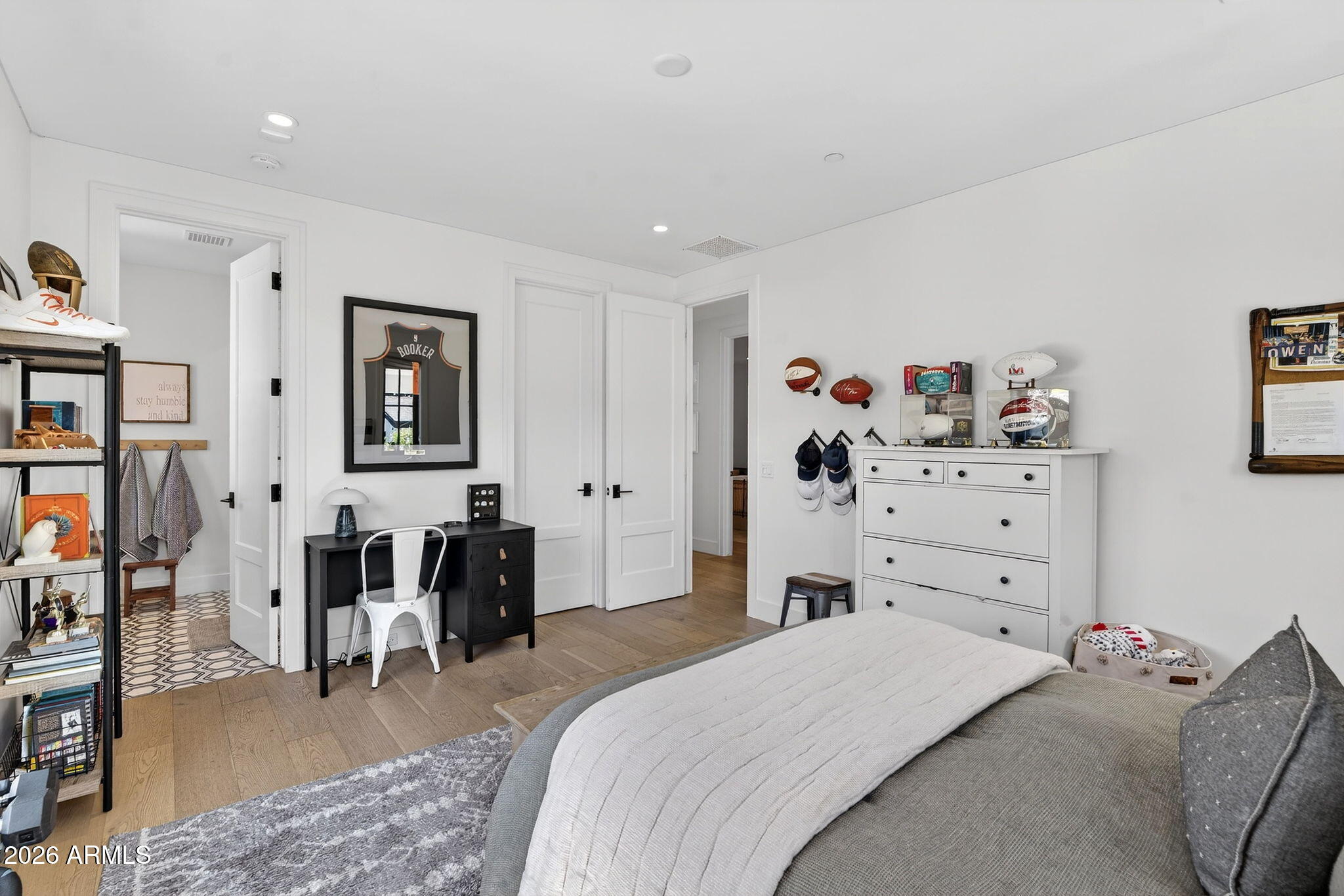 5217 E CALLE REDONDA