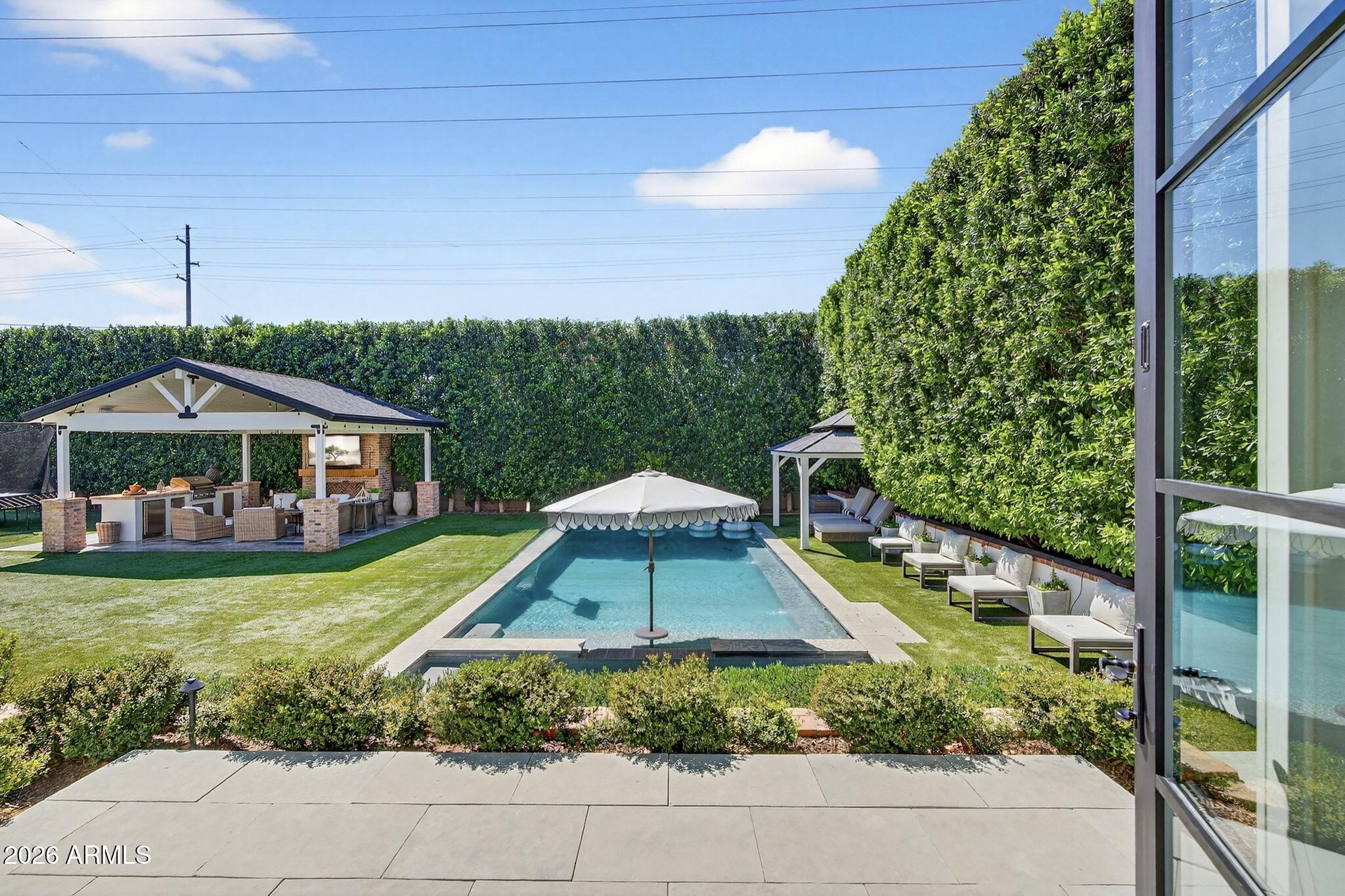 5217 E CALLE REDONDA